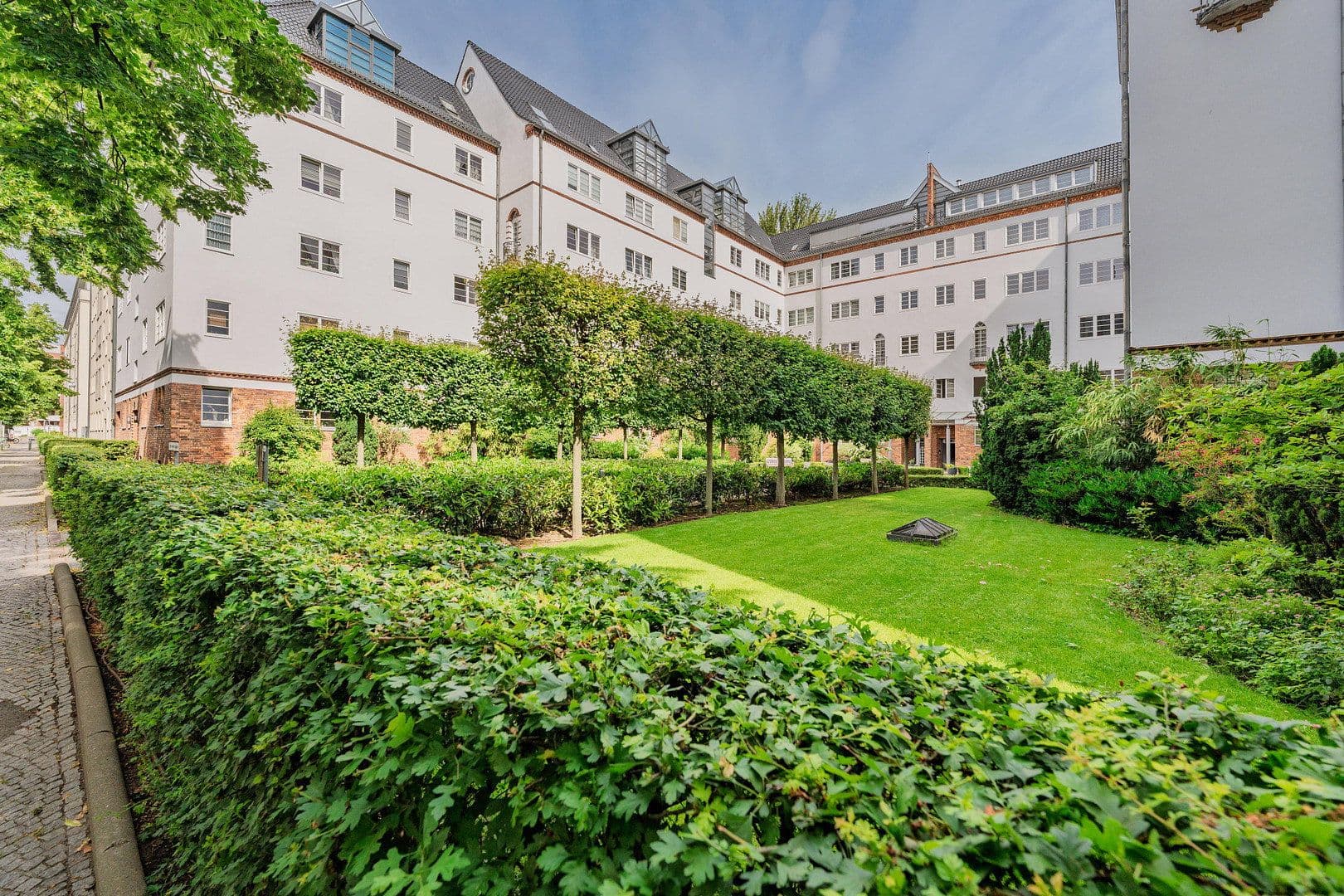 Prodej bytu 4+1 148 m², Düsseldorfer Str. 34, Berlin, Berlín Prodej bytu 4+1 148 m², Düsseldorfer Str. 34, Berlin, Berlín