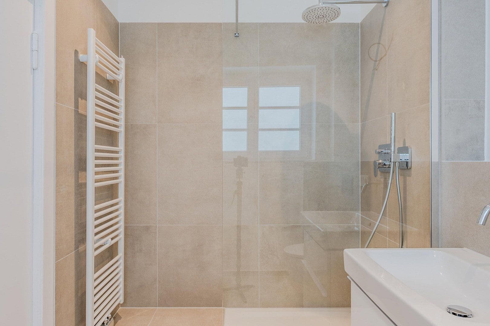 Prodej bytu 4+1 148 m², Düsseldorfer Str. 34, Berlin, Berlín Prodej bytu 4+1 148 m², Düsseldorfer Str. 34, Berlin, Berlín