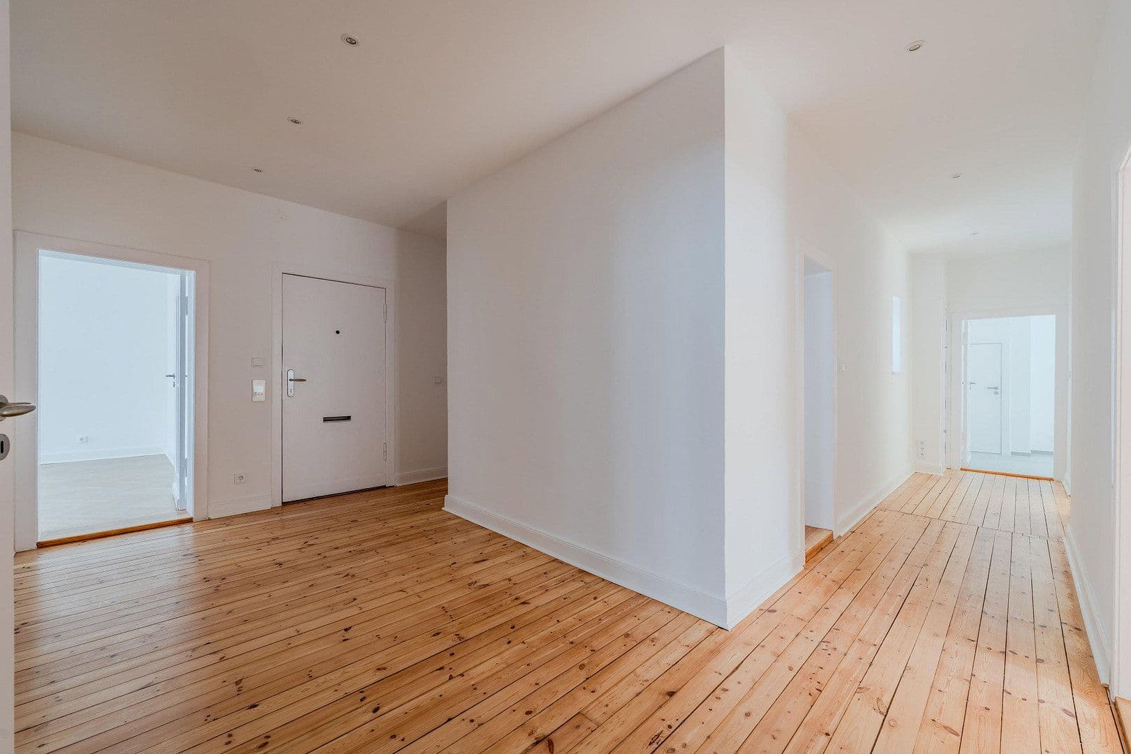 Prodej bytu 4+1 148 m², Düsseldorfer Str. 34, Berlin, Berlín Prodej bytu 4+1 148 m², Düsseldorfer Str. 34, Berlin, Berlín