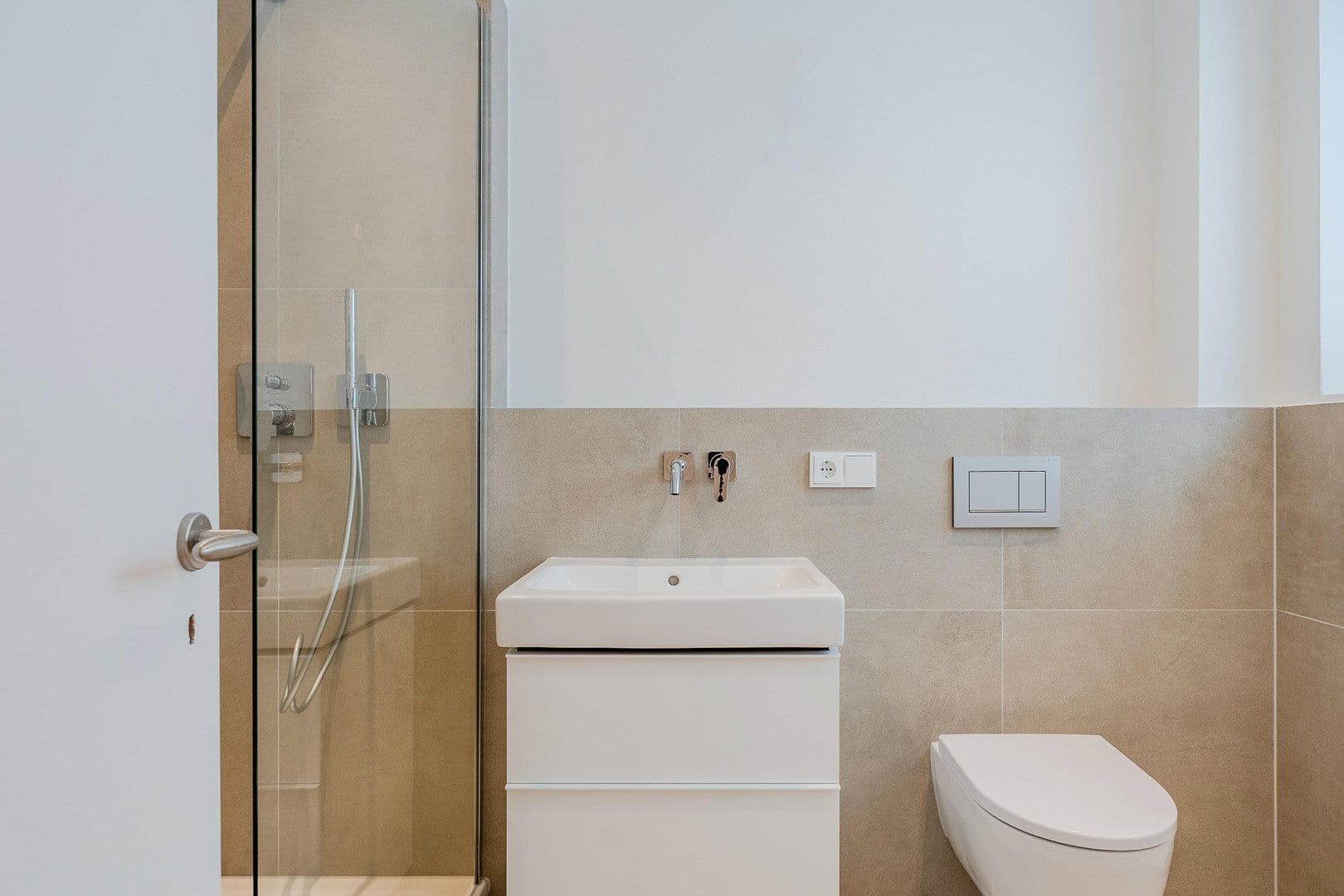 Prodej bytu 4+1 148 m², Düsseldorfer Str. 34, Berlin, Berlín Prodej bytu 4+1 148 m², Düsseldorfer Str. 34, Berlin, Berlín