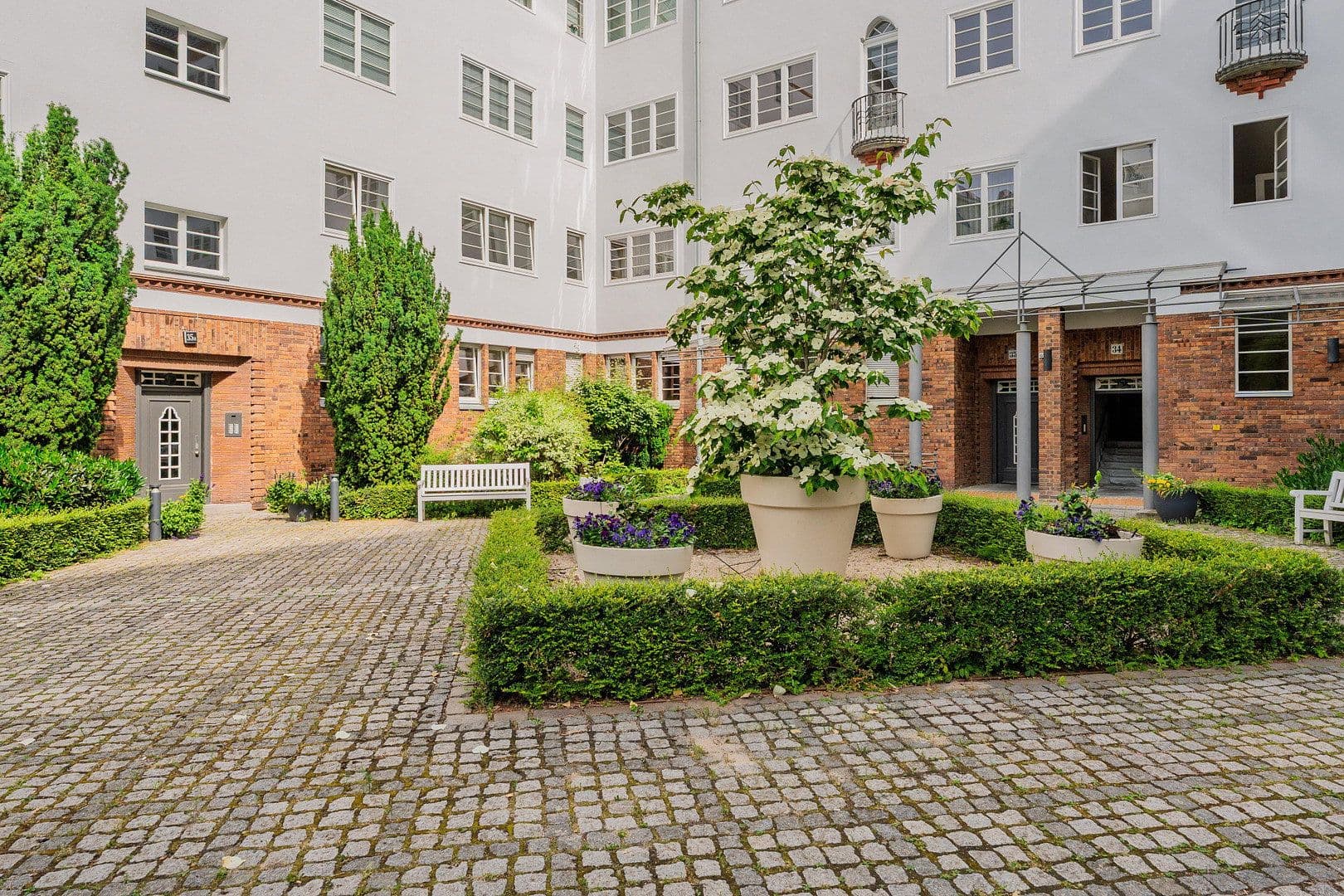Prodej bytu 4+1 148 m², Düsseldorfer Str. 34, Berlin, Berlín Prodej bytu 4+1 148 m², Düsseldorfer Str. 34, Berlin, Berlín