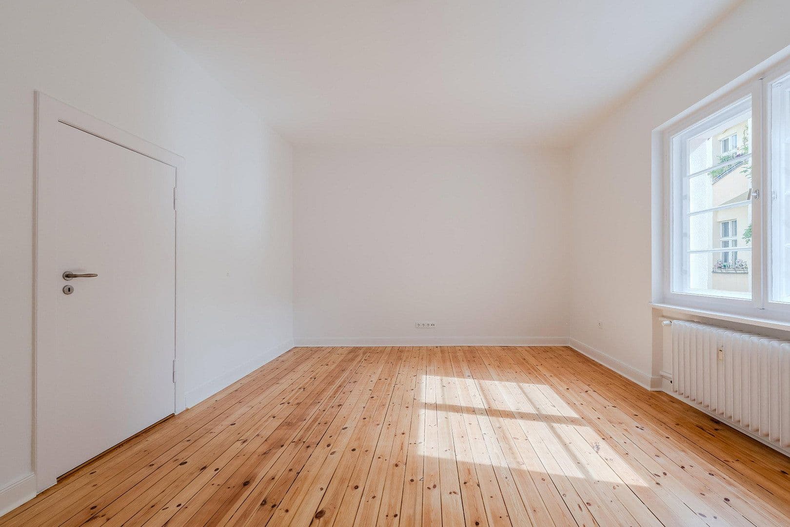 Prodej bytu 4+1 148 m², Düsseldorfer Str. 34, Berlin, Berlín Prodej bytu 4+1 148 m², Düsseldorfer Str. 34, Berlin, Berlín