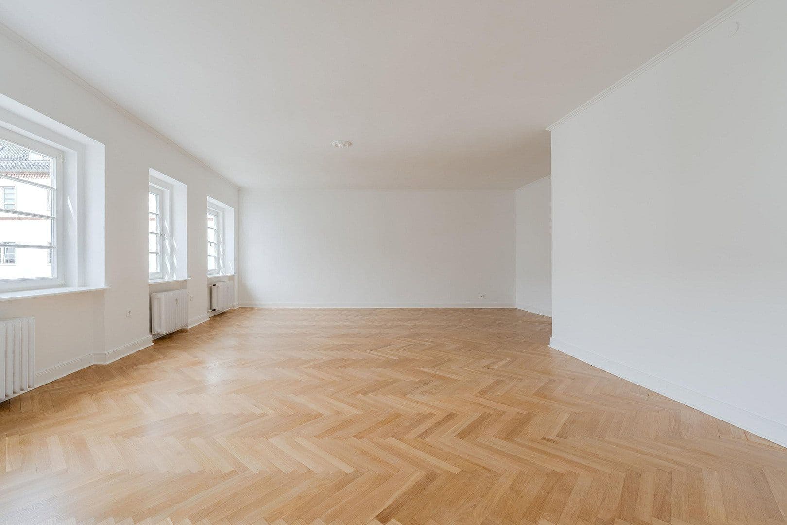 Prodej bytu 4+1 148 m², Düsseldorfer Str. 34, Berlin, Berlín Prodej bytu 4+1 148 m², Düsseldorfer Str. 34, Berlin, Berlín