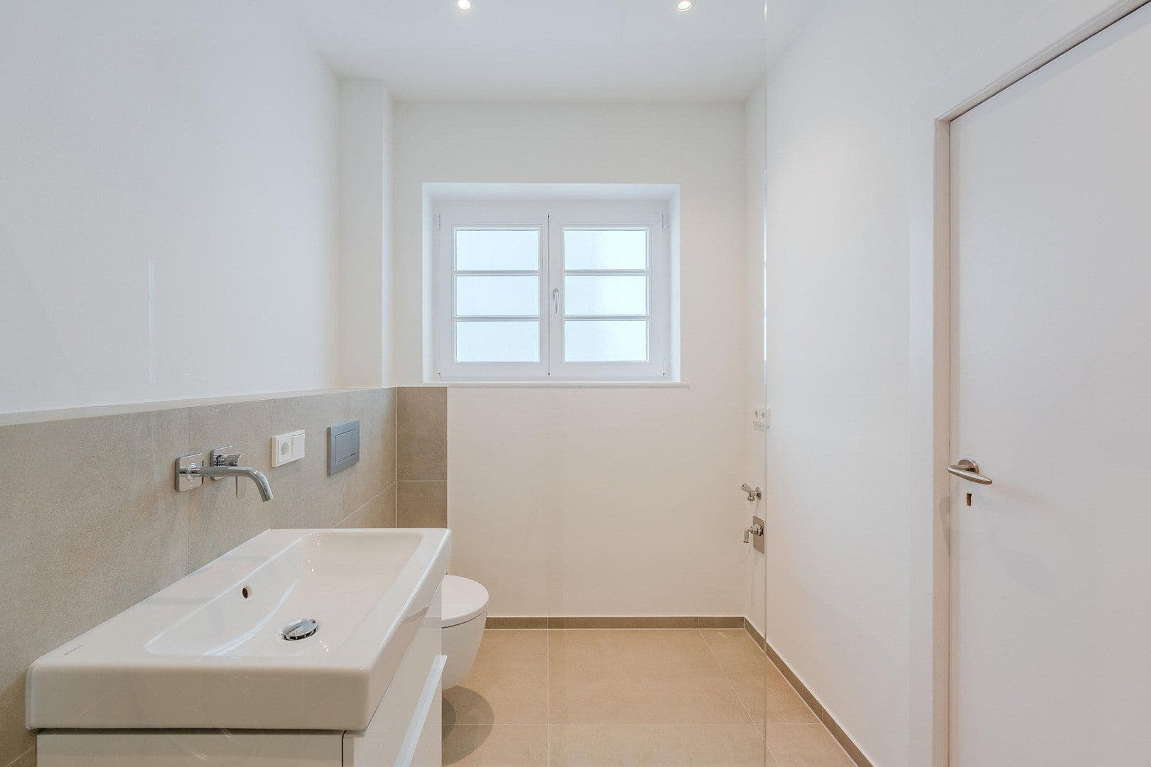 Prodej bytu 4+1 148 m², Düsseldorfer Str. 34, Berlin, Berlín Prodej bytu 4+1 148 m², Düsseldorfer Str. 34, Berlin, Berlín