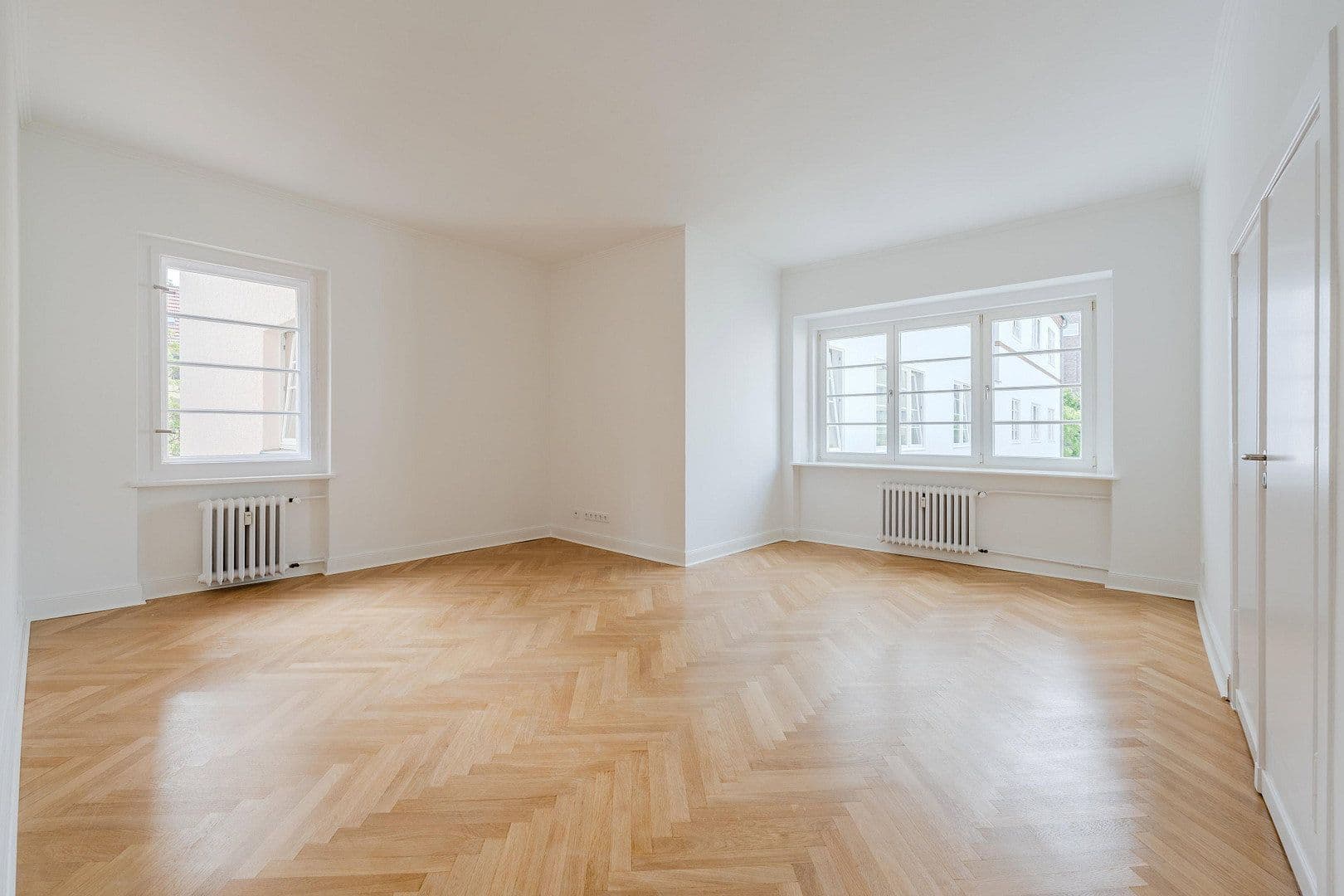 Prodej bytu 4+1 148 m², Düsseldorfer Str. 34, Berlin, Berlín Prodej bytu 4+1 148 m², Düsseldorfer Str. 34, Berlin, Berlín