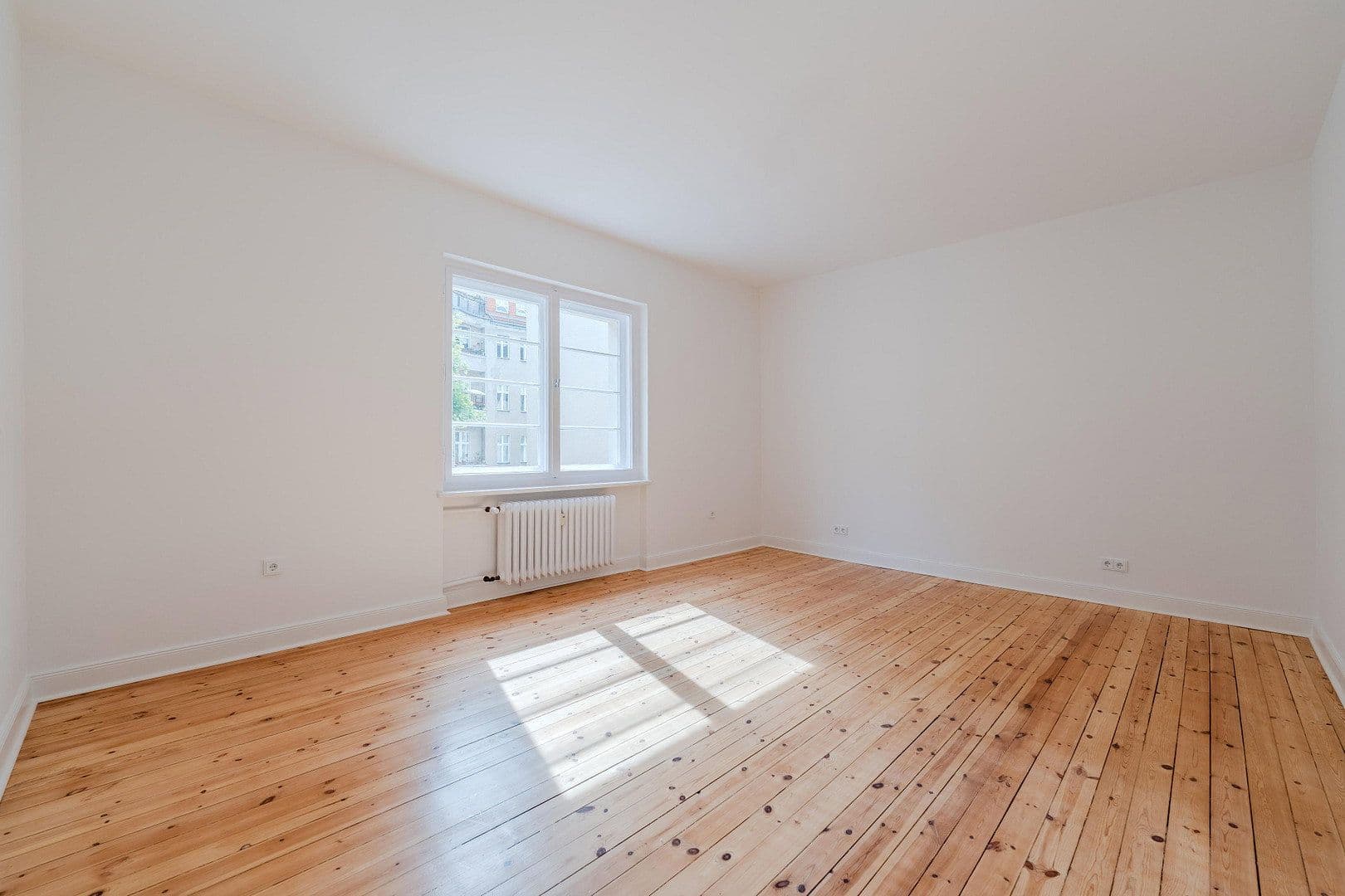 Prodej bytu 4+1 148 m², Düsseldorfer Str. 34, Berlin, Berlín Prodej bytu 4+1 148 m², Düsseldorfer Str. 34, Berlin, Berlín