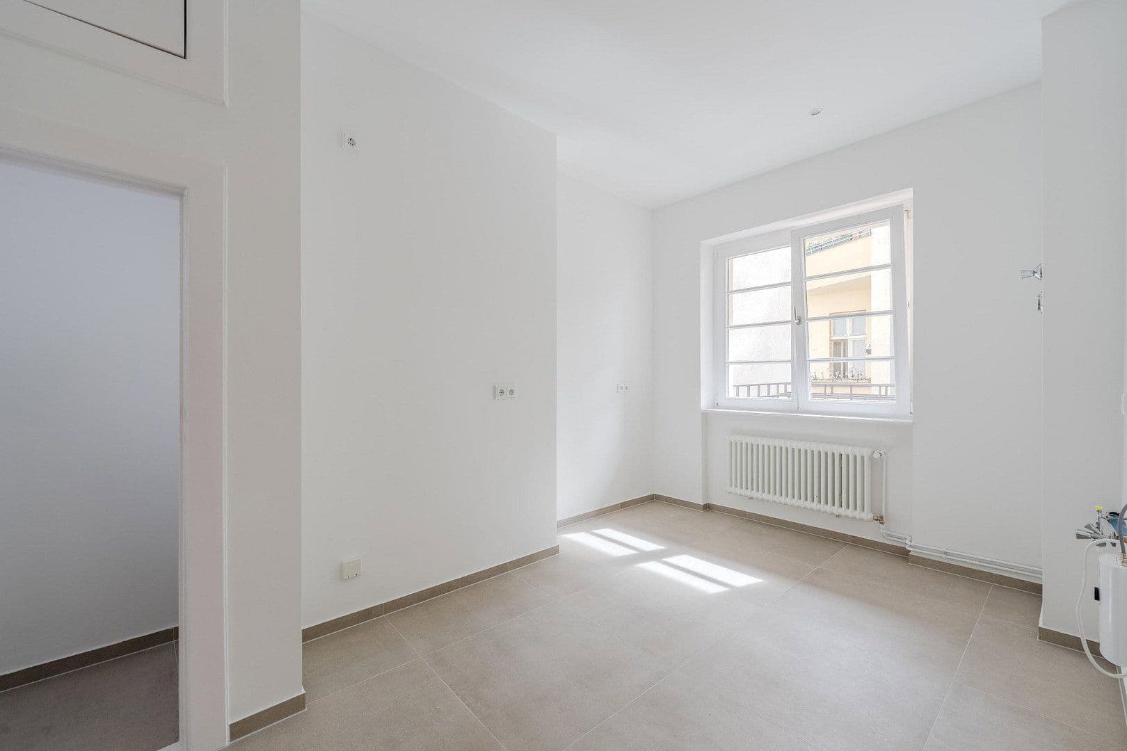 Prodej bytu 4+1 148 m², Düsseldorfer Str. 34, Berlin, Berlín Prodej bytu 4+1 148 m², Düsseldorfer Str. 34, Berlin, Berlín