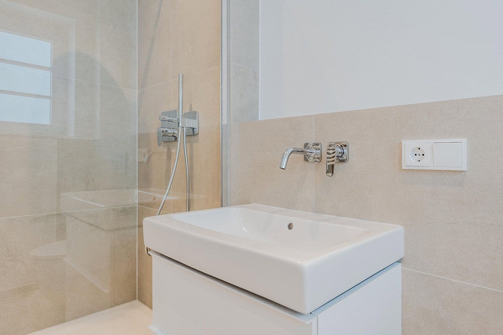 Prodej bytu 4+1 148 m², Düsseldorfer Str. 34, Berlin, Berlín Prodej bytu 4+1 148 m², Düsseldorfer Str. 34, Berlin, Berlín