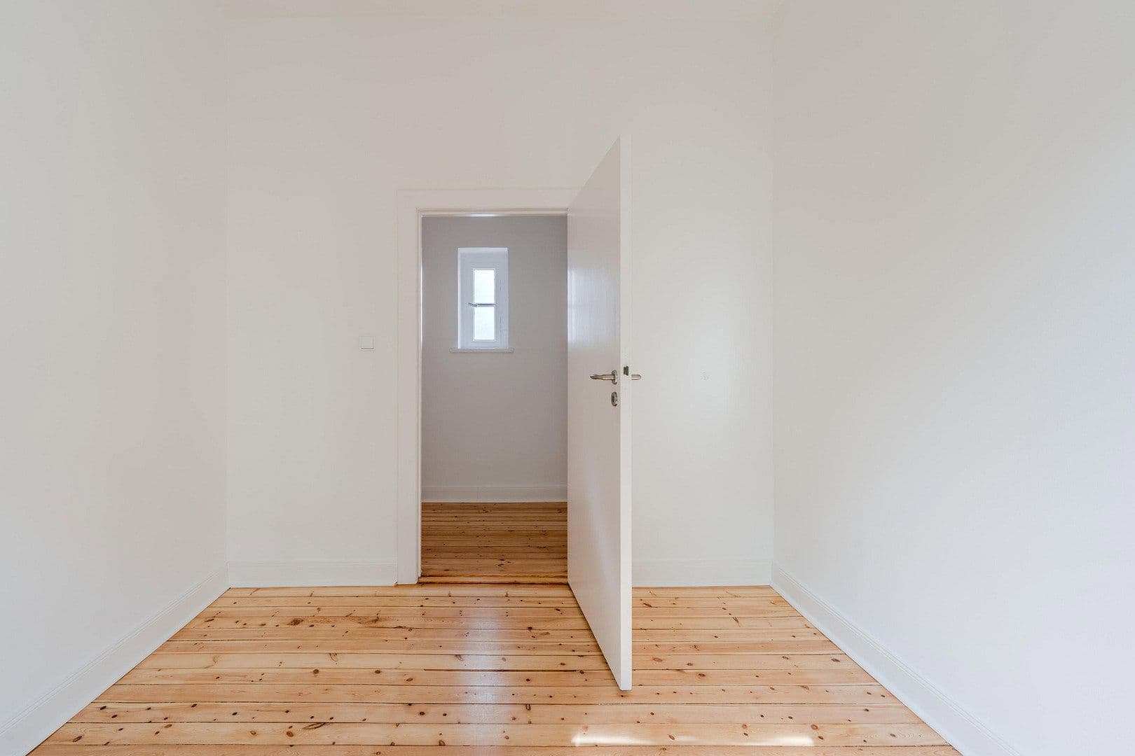 Prodej bytu 4+1 148 m², Düsseldorfer Str. 34, Berlin, Berlín Prodej bytu 4+1 148 m², Düsseldorfer Str. 34, Berlin, Berlín