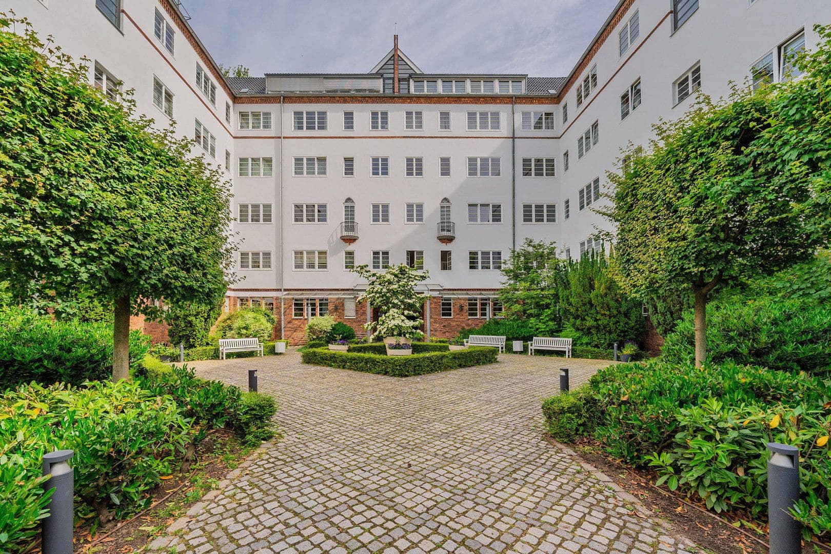 Prodej bytu 4+1 148 m², Düsseldorfer Str. 34, Berlin, Berlín Prodej bytu 4+1 148 m², Düsseldorfer Str. 34, Berlin, Berlín