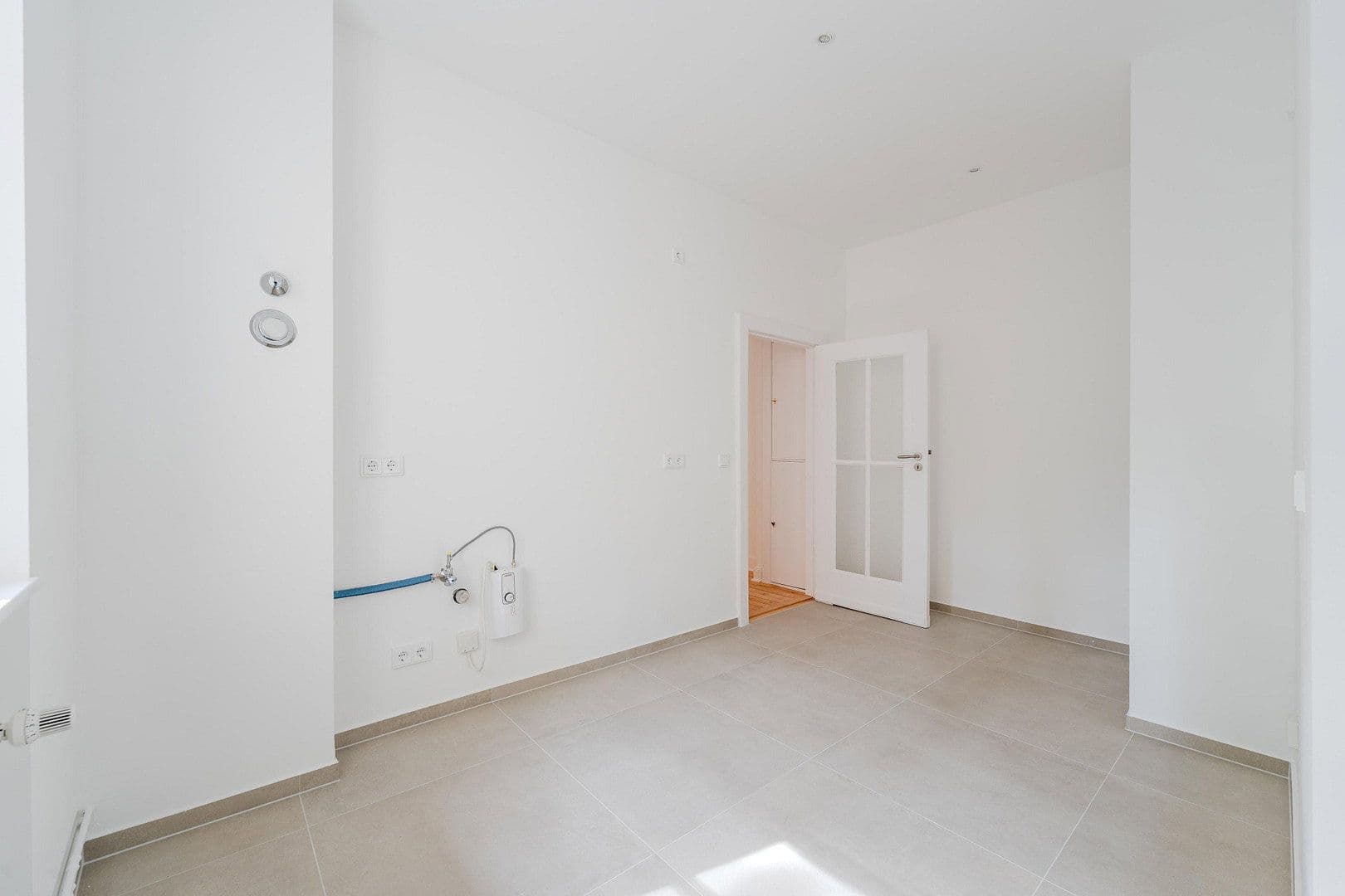 Prodej bytu 4+1 148 m², Düsseldorfer Str. 34, Berlin, Berlín Prodej bytu 4+1 148 m², Düsseldorfer Str. 34, Berlin, Berlín
