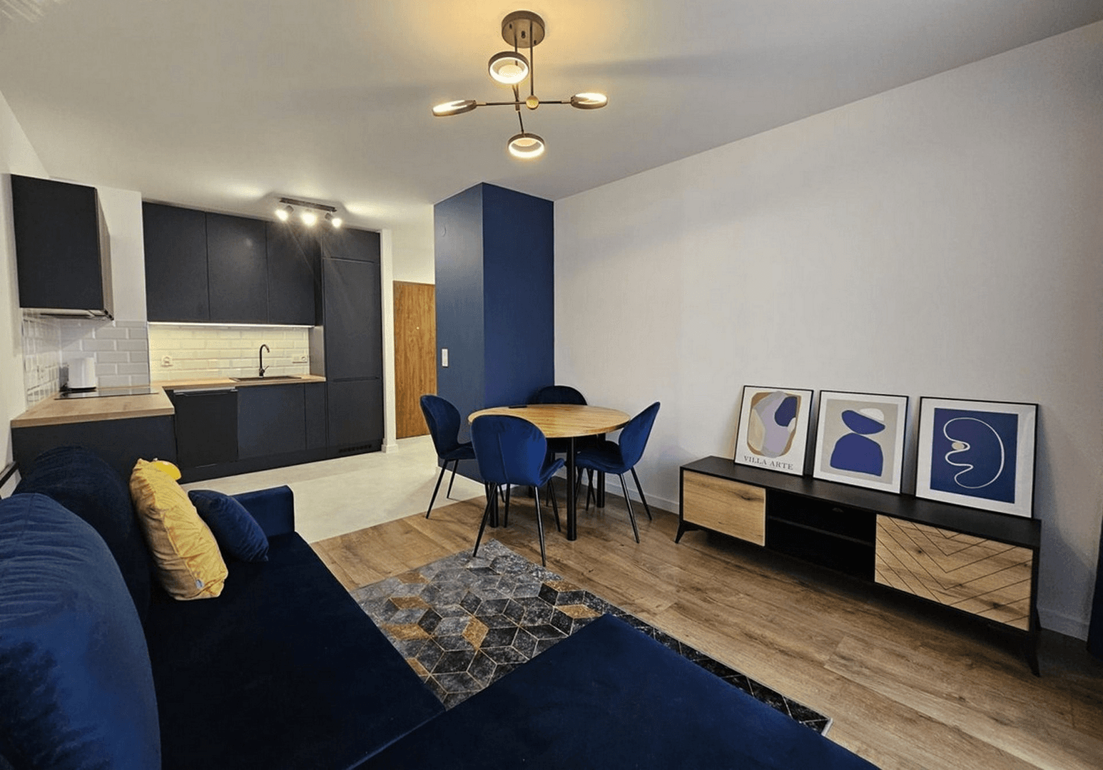 Pronájem bytu 2+1 48 m², Stuttgart, Bádensko-Württembersko Pronájem bytu 2+1 48 m², Stuttgart, Bádensko-Württembersko