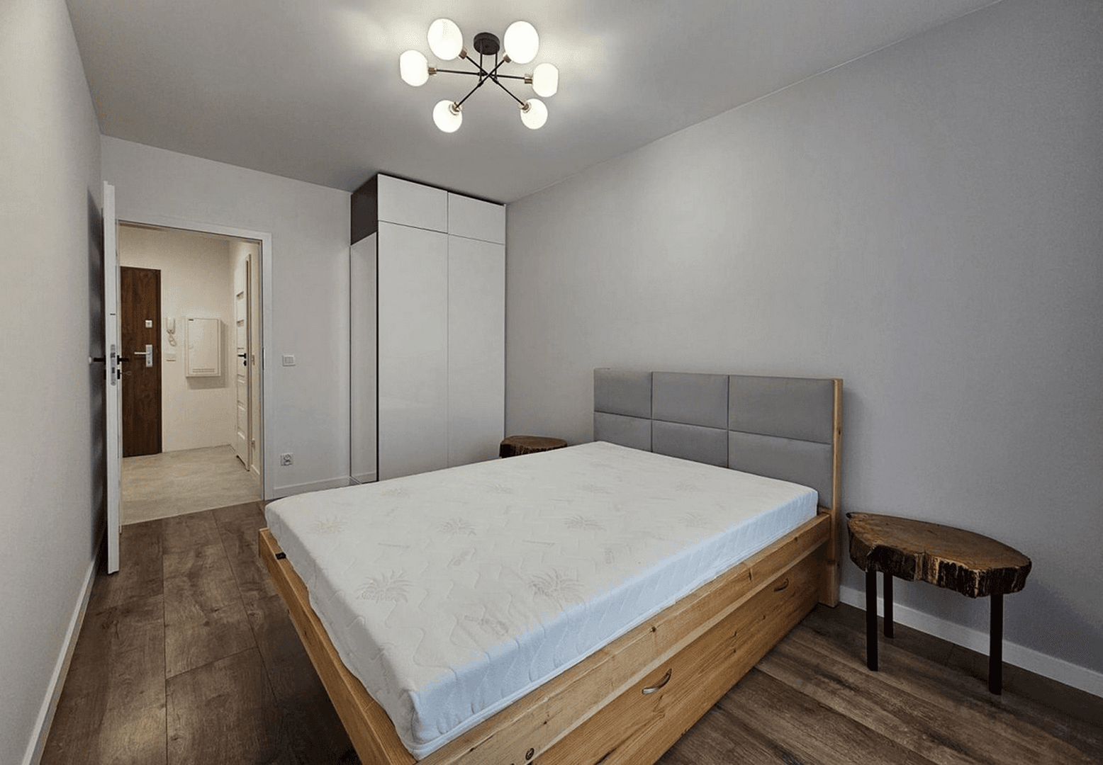 Pronájem bytu 2+1 48 m², Stuttgart, Bádensko-Württembersko Pronájem bytu 2+1 48 m², Stuttgart, Bádensko-Württembersko