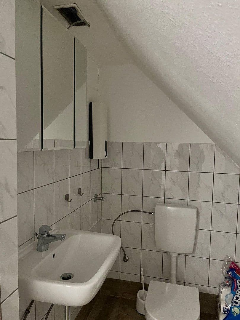 Pronájem bytu 1+1 25 m², Oberforstbacher Straße 337, Cáchy, Severní Porýní-Vestfálsko Pronájem bytu 1+1 25 m², Oberforstbacher Straße 337, Cáchy, Severní Porýní-Vestfálsko