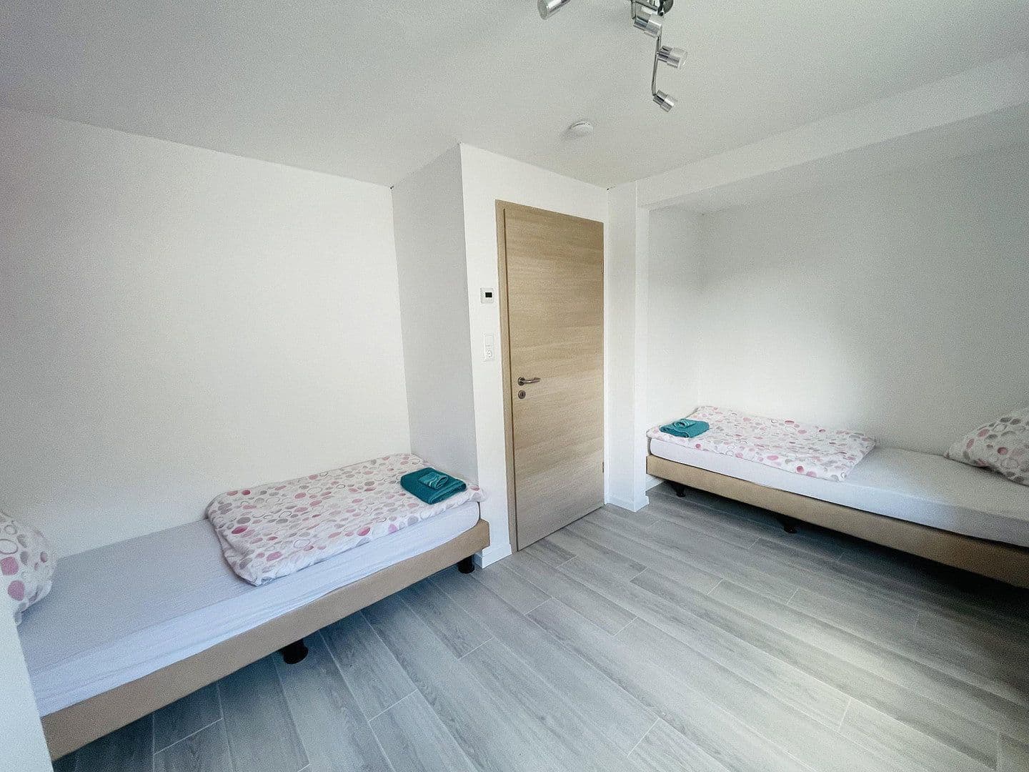 Prodej domu 190 m², pozemek 956 m², Stipshausen, Porýní-Falc Prodej domu 190 m², pozemek 956 m², Stipshausen, Porýní-Falc