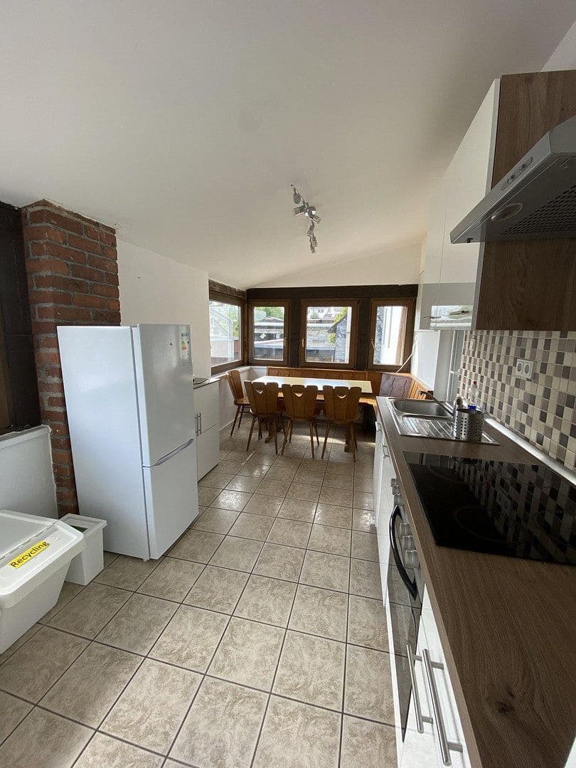 Prodej domu 190 m², pozemek 956 m², Stipshausen, Porýní-Falc Prodej domu 190 m², pozemek 956 m², Stipshausen, Porýní-Falc