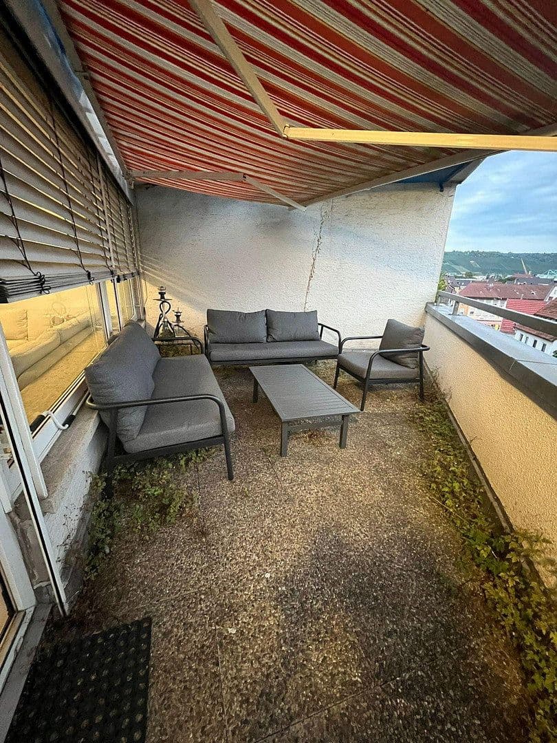 Pronájem bytu 2+1 75 m², Stuttgart-Wangen, Bádensko-Württembersko Pronájem bytu 2+1 75 m², Stuttgart-Wangen, Bádensko-Württembersko
