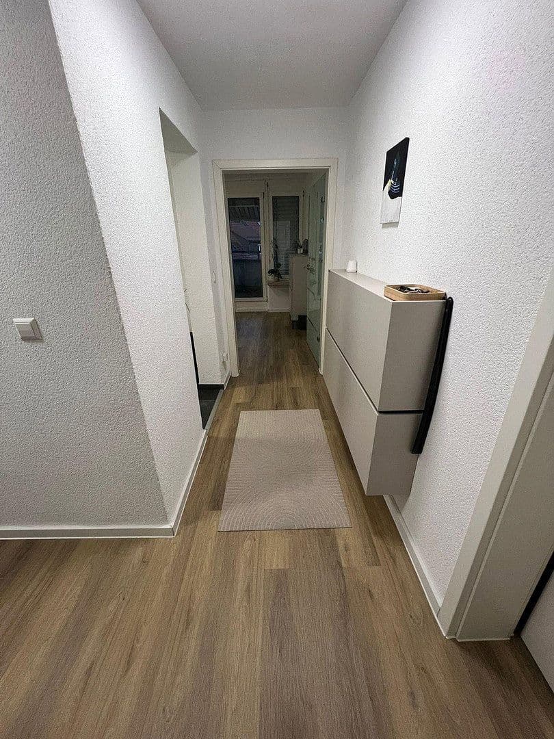 Pronájem bytu 2+1 75 m², Stuttgart-Wangen, Bádensko-Württembersko Pronájem bytu 2+1 75 m², Stuttgart-Wangen, Bádensko-Württembersko