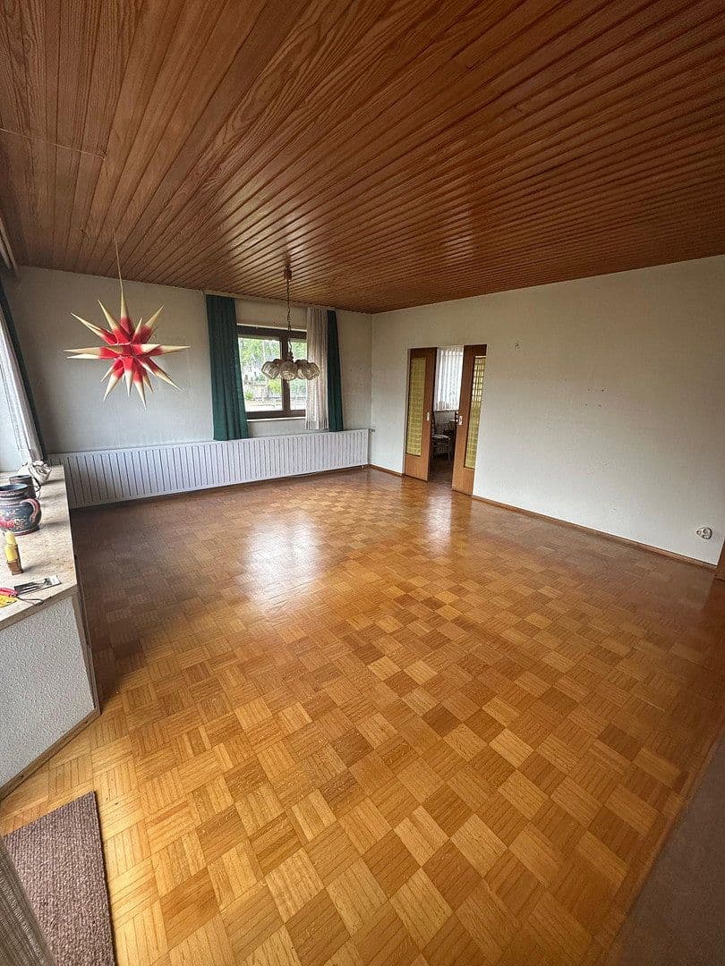 Prodej domu 185 m², pozemek 700 m², Frauenstraße 44, Bernstadt, Bádensko-Württembersko Prodej domu 185 m², pozemek 700 m², Frauenstraße 44, Bernstadt, Bádensko-Württembersko