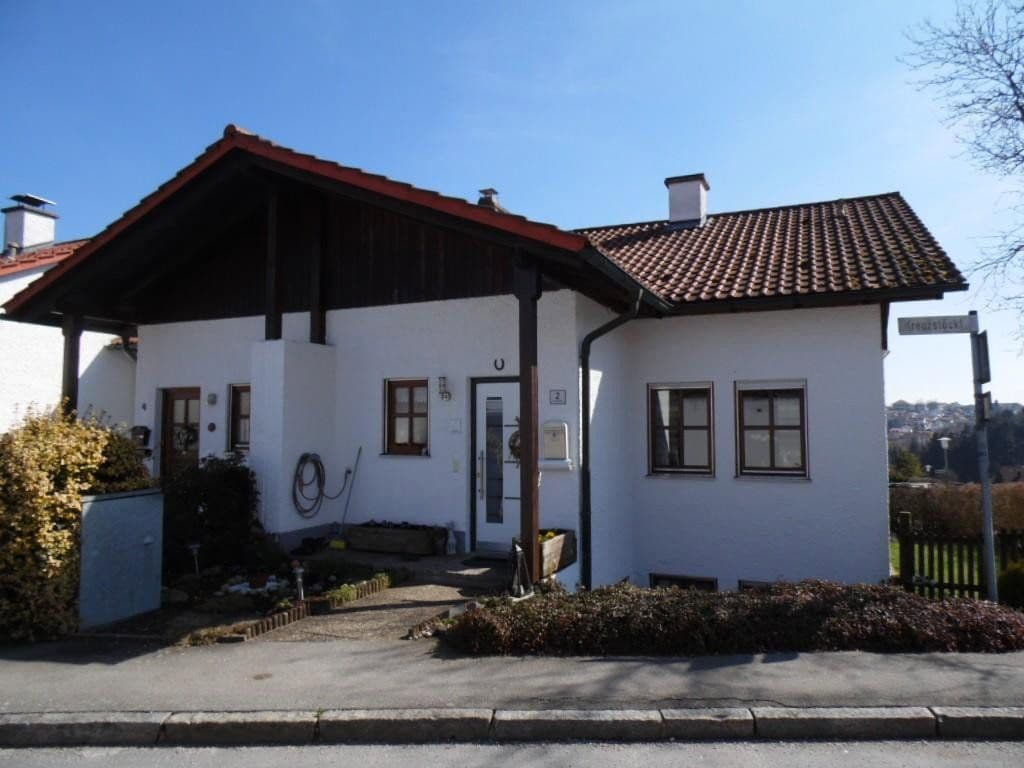 Prodej domu 156 m², pozemek 304 m², Straßkirchen, Bavorsko Prodej domu 156 m², pozemek 304 m², Straßkirchen, Bavorsko