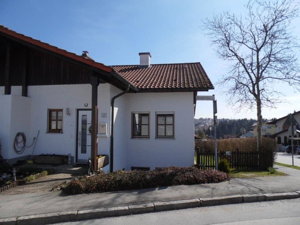 Prodej domu 156 m², pozemek 304 m², Straßkirchen, Bavorsko Prodej domu 156 m², pozemek 304 m², Straßkirchen, Bavorsko