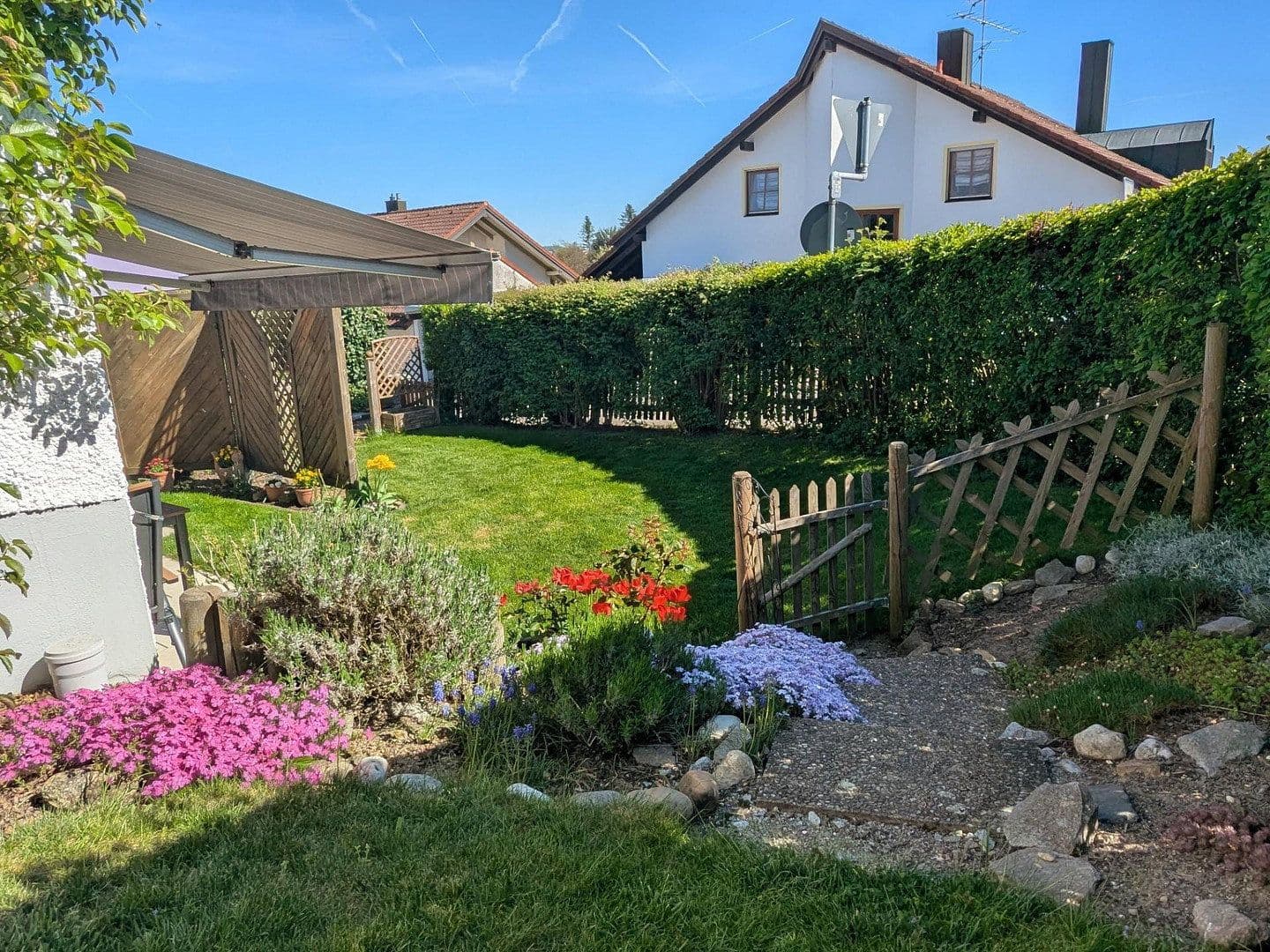 Prodej domu 156 m², pozemek 304 m², Straßkirchen, Bavorsko Prodej domu 156 m², pozemek 304 m², Straßkirchen, Bavorsko