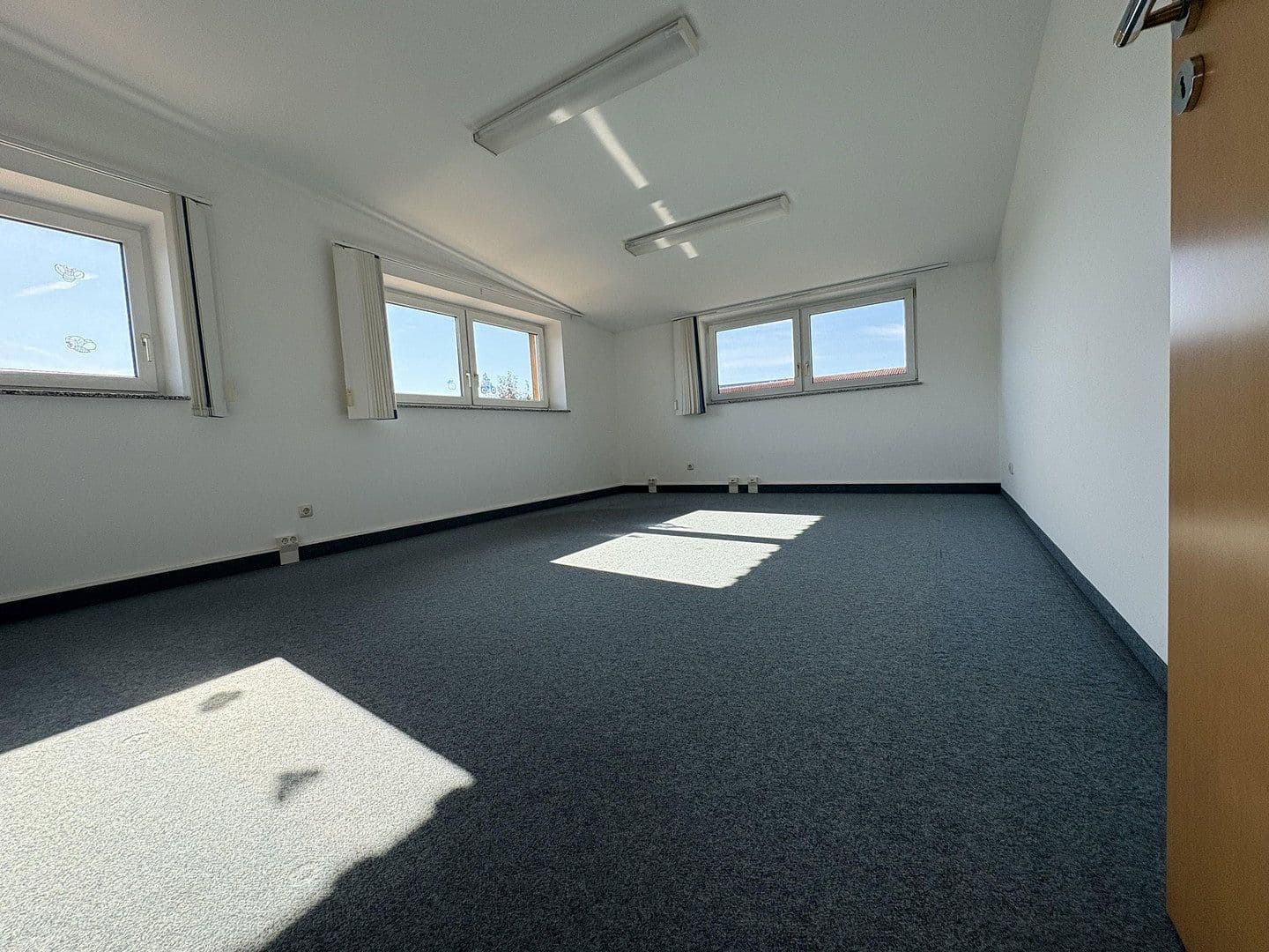 Pronájem kanceláře 300 m², Marktoberdorf, Bavorsko Pronájem kanceláře 300 m², Marktoberdorf, Bavorsko