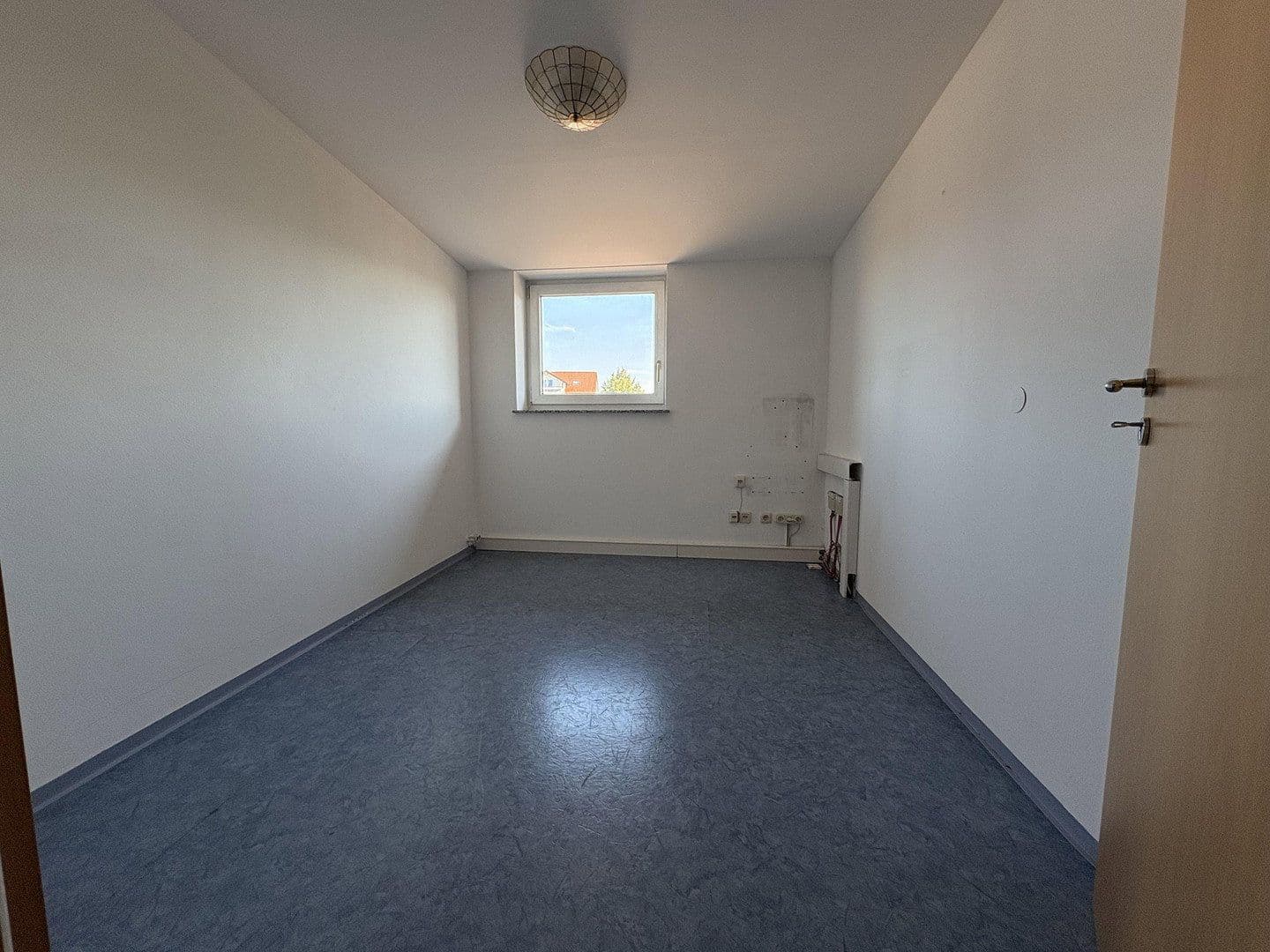 Pronájem kanceláře 300 m², Marktoberdorf, Bavorsko Pronájem kanceláře 300 m², Marktoberdorf, Bavorsko