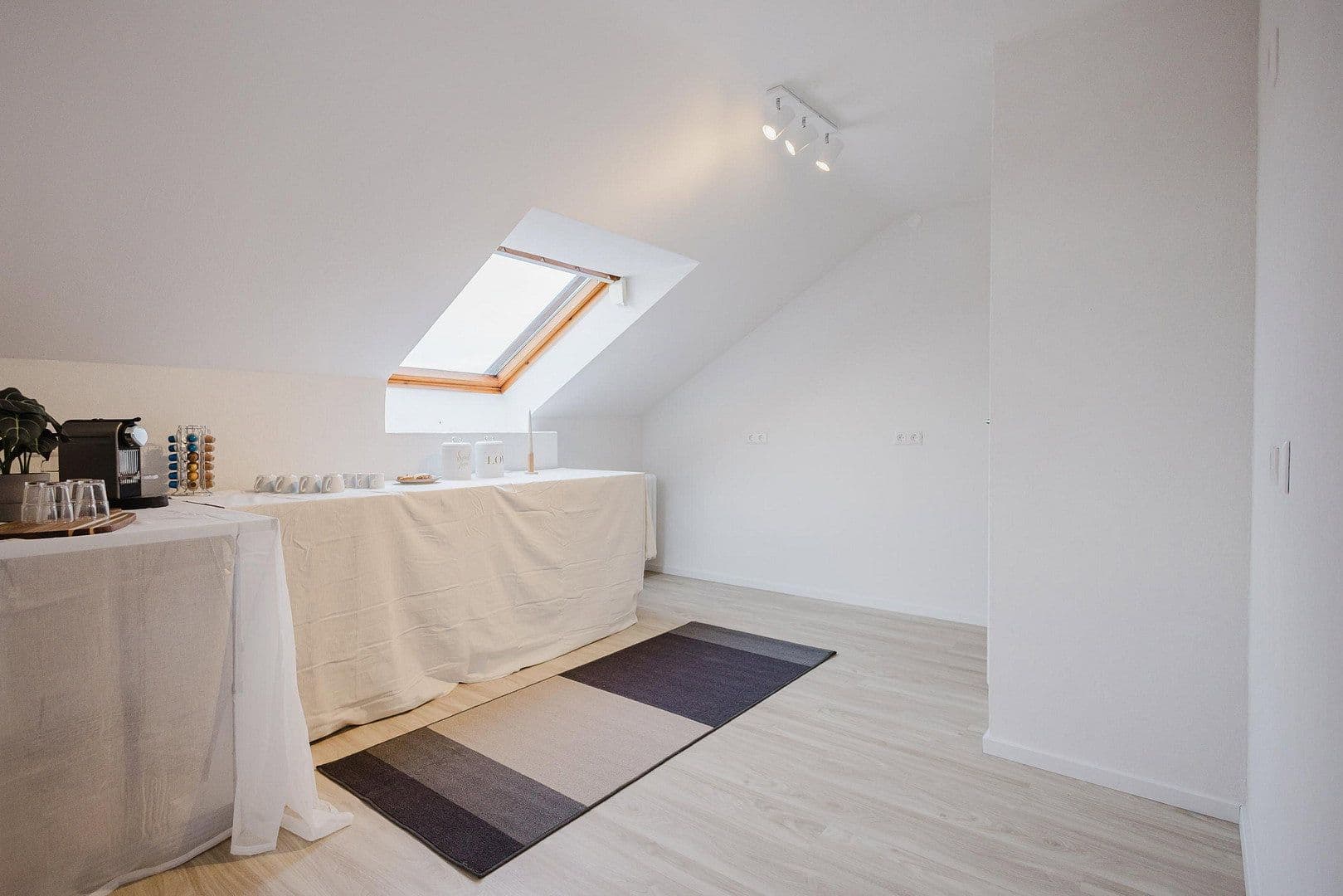 Prodej bytu 3+1 97 m², Carl-Hermann-Jäger-Straße 1d, Ettenheim, Bádensko-Württembersko Prodej bytu 3+1 97 m², Carl-Hermann-Jäger-Straße 1d, Ettenheim, Bádensko-Württembersko