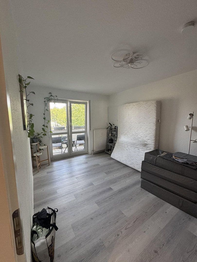 Pronájem bytu 2+1 52 m², Hallesche Allee 13, Karlsruhe, Bádensko-Württembersko Pronájem bytu 2+1 52 m², Hallesche Allee 13, Karlsruhe, Bádensko-Württembersko