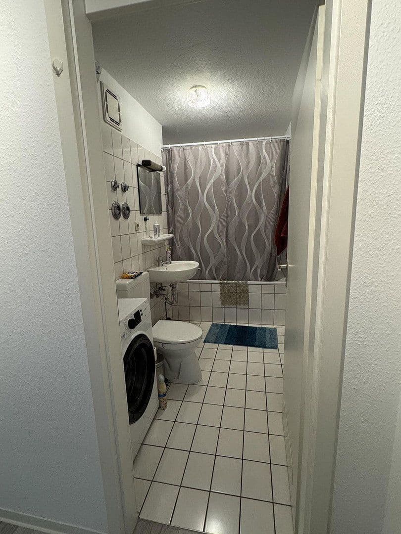 Pronájem bytu 2+1 52 m², Hallesche Allee 13, Karlsruhe, Bádensko-Württembersko Pronájem bytu 2+1 52 m², Hallesche Allee 13, Karlsruhe, Bádensko-Württembersko