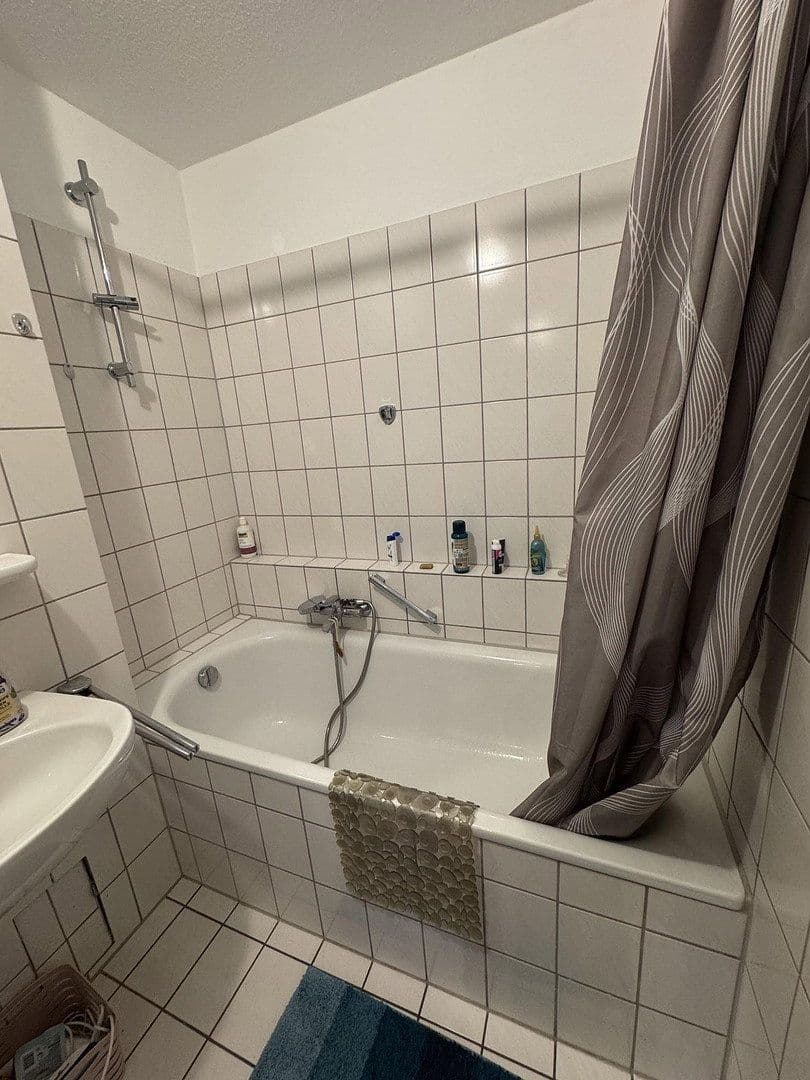 Pronájem bytu 2+1 52 m², Hallesche Allee 13, Karlsruhe, Bádensko-Württembersko Pronájem bytu 2+1 52 m², Hallesche Allee 13, Karlsruhe, Bádensko-Württembersko