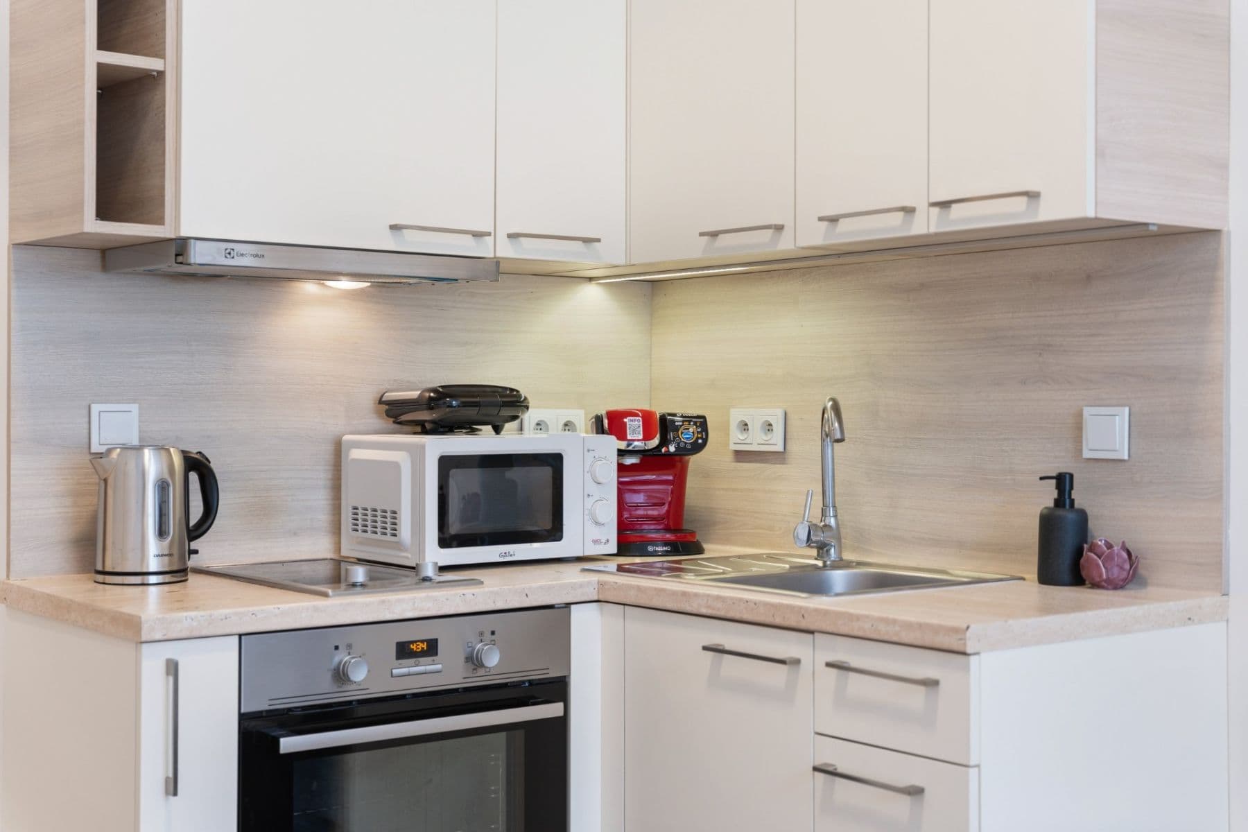 Pronájem bytu 2+kk 53 m², Košická, Praha, Praha Pronájem bytu 2+kk 53 m², Košická, Praha, Praha