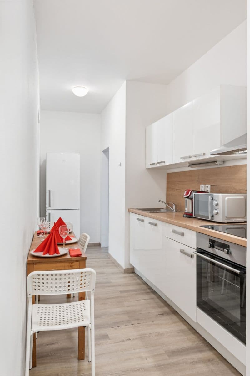 Pronájem bytu 2+1 60 m², Košická, Praha, Praha Pronájem bytu 2+1 60 m², Košická, Praha, Praha