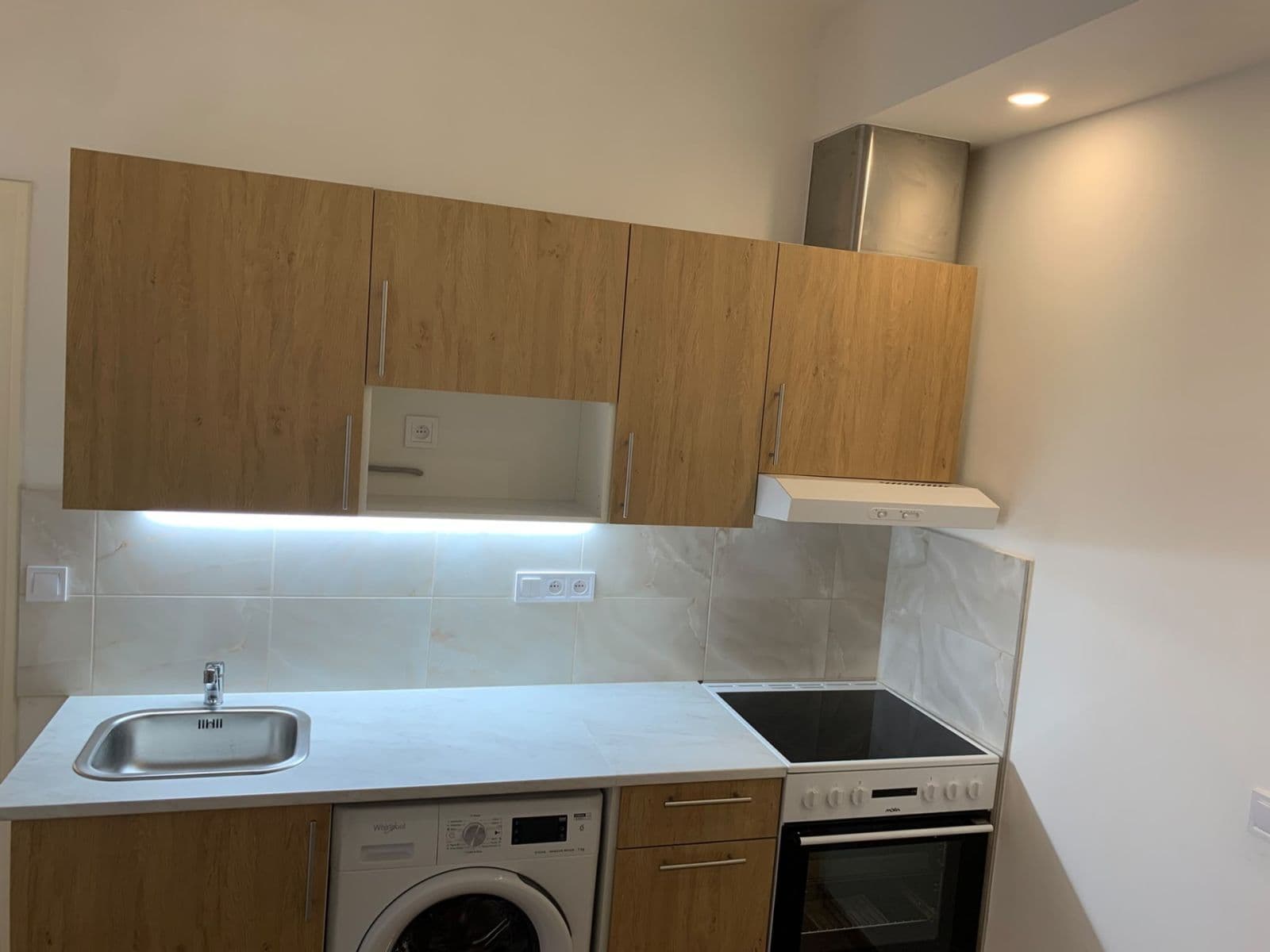 Pronájem bytu 2+1 37 m², V Korytech, Praha, Praha Pronájem bytu 2+1 37 m², V Korytech, Praha, Praha