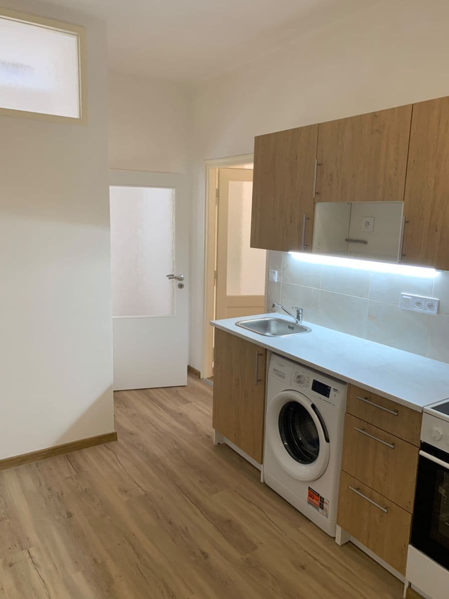 Pronájem bytu 2+1 37 m², V Korytech, Praha, Praha Pronájem bytu 2+1 37 m², V Korytech, Praha, Praha