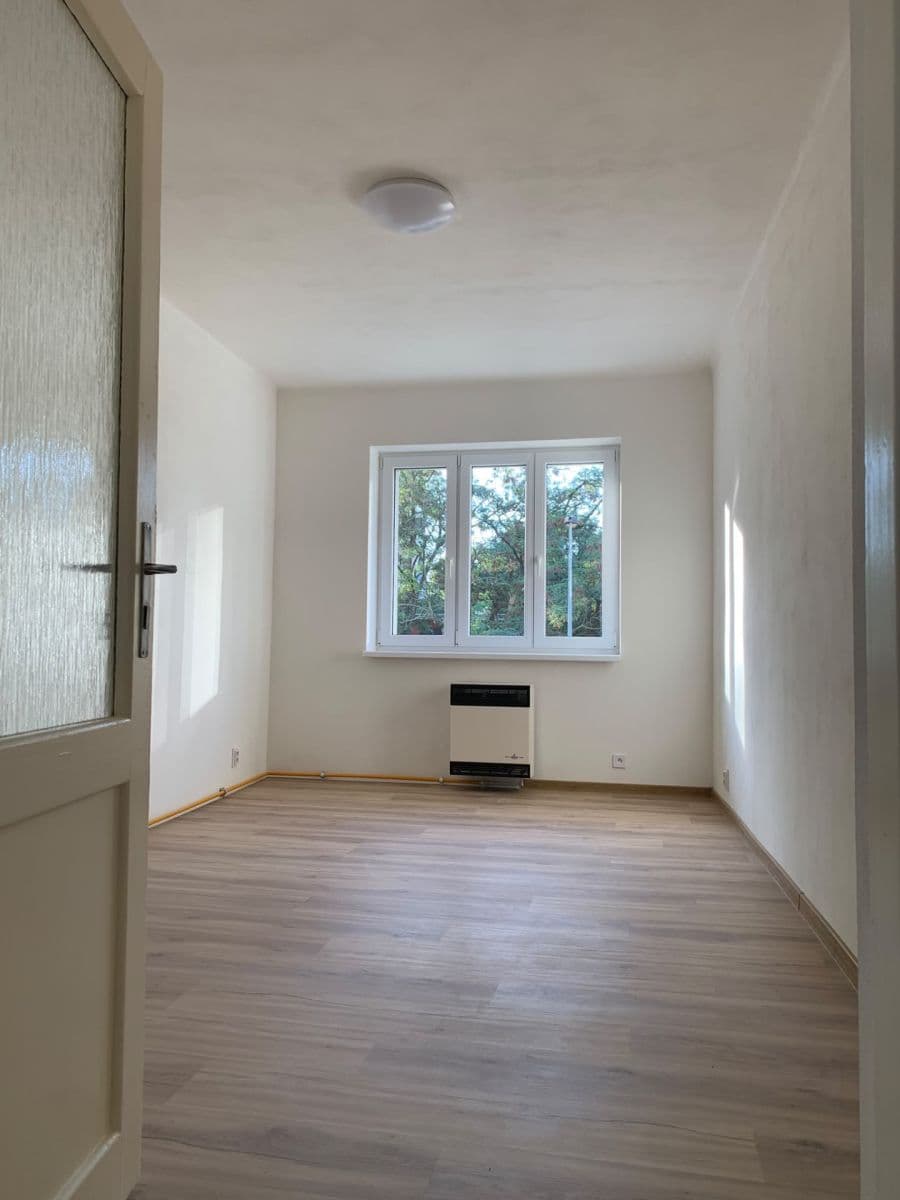 Pronájem bytu 2+1 37 m², V Korytech, Praha, Praha Pronájem bytu 2+1 37 m², V Korytech, Praha, Praha
