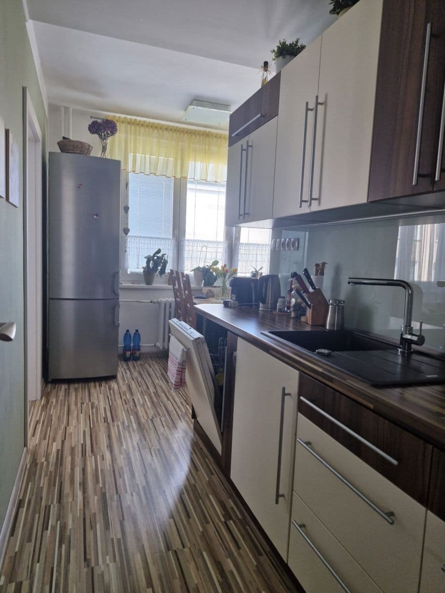 Pronájem bytu 3+1 64 m², Dělnická, Karlovy Vary, Karlovarský kraj Pronájem bytu 3+1 64 m², Dělnická, Karlovy Vary, Karlovarský kraj