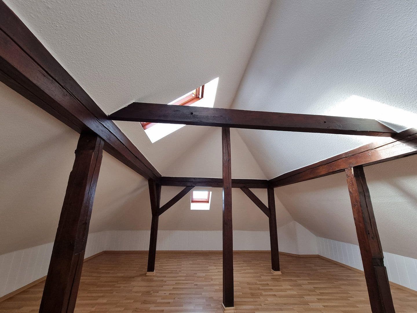 Pronájem bytu 3+1 92 m², Kitscherstr 10 H1, Křemeničov, Sasko Pronájem bytu 3+1 92 m², Kitscherstr 10 H1, Křemeničov, Sasko
