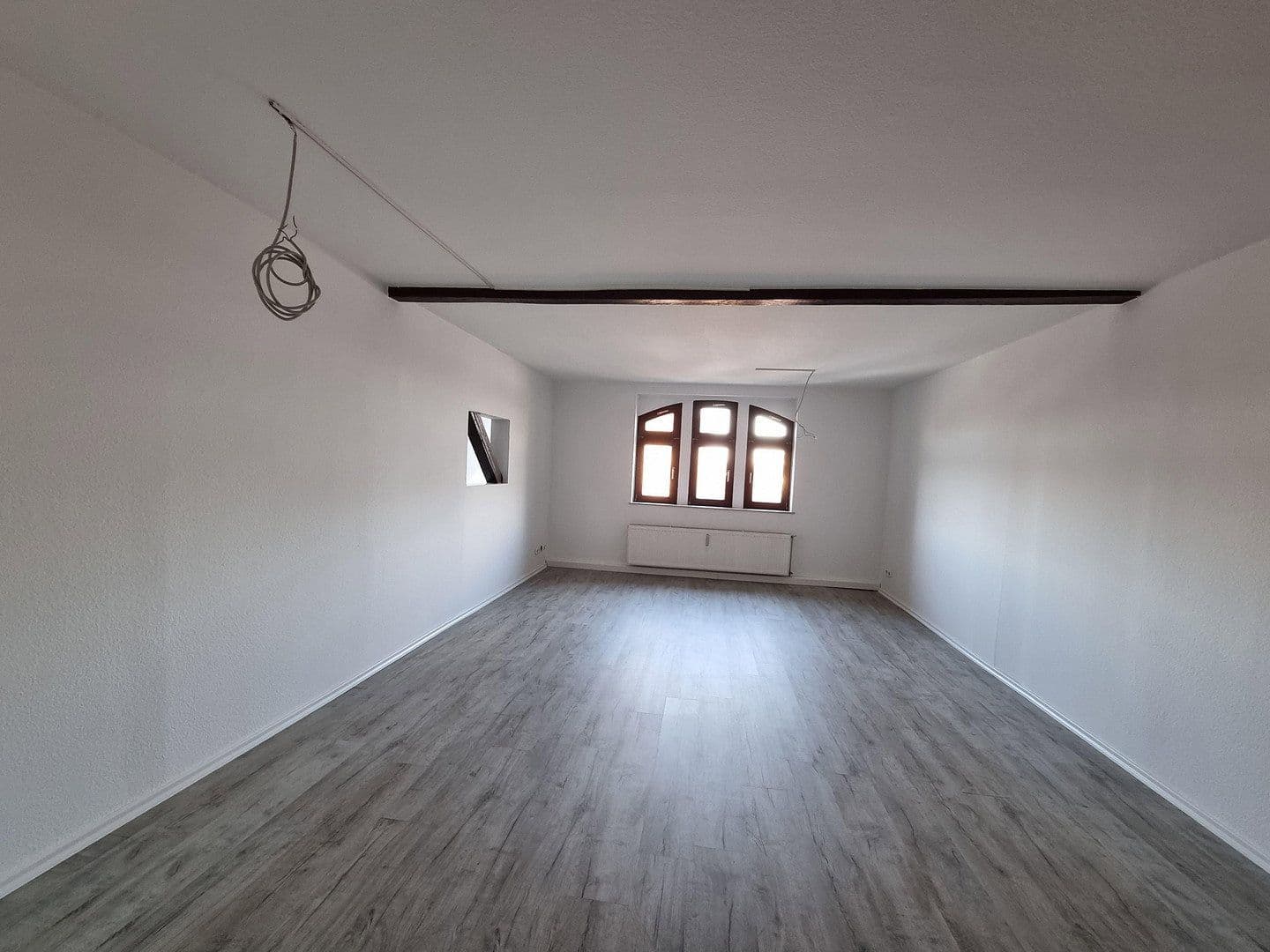 Pronájem bytu 3+1 92 m², Kitscherstr 10 H1, Křemeničov, Sasko Pronájem bytu 3+1 92 m², Kitscherstr 10 H1, Křemeničov, Sasko