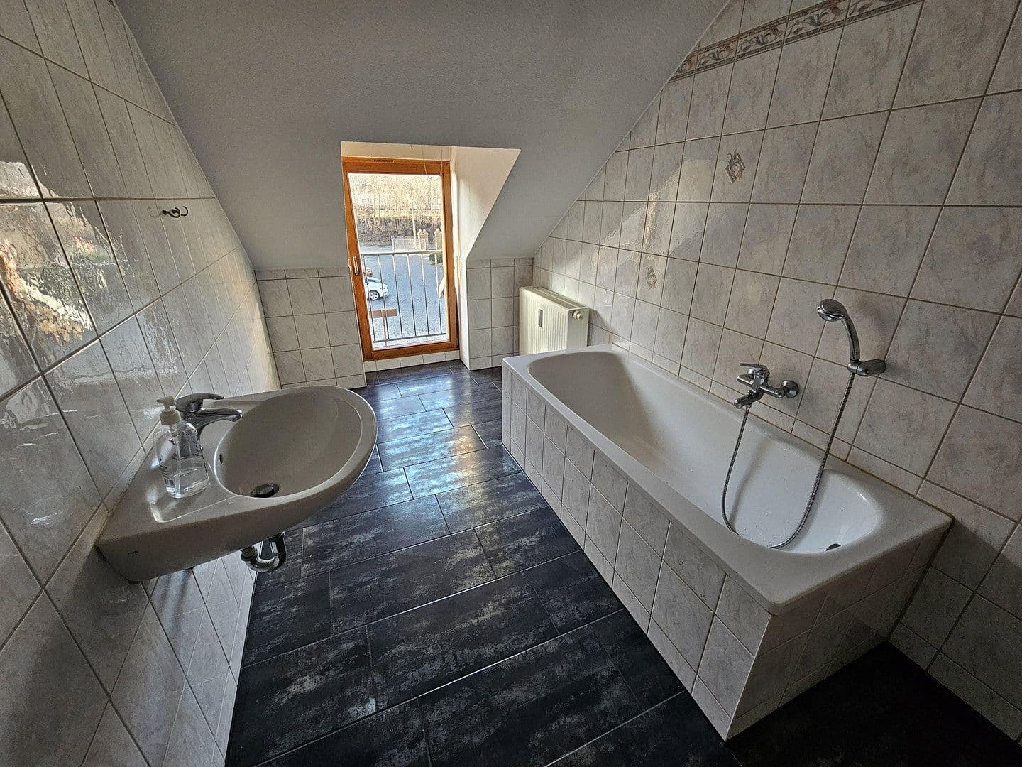 Pronájem bytu 3+1 72 m², Kitscherstr 10 H2, Křemeničov, Sasko Pronájem bytu 3+1 72 m², Kitscherstr 10 H2, Křemeničov, Sasko