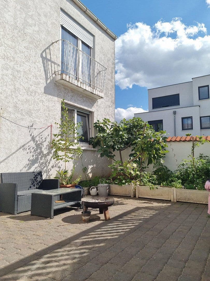 Prodej domu 187 m², pozemek 250 m², Elisabethenstraße 7, Bürstadt, Hessen Prodej domu 187 m², pozemek 250 m², Elisabethenstraße 7, Bürstadt, Hessen