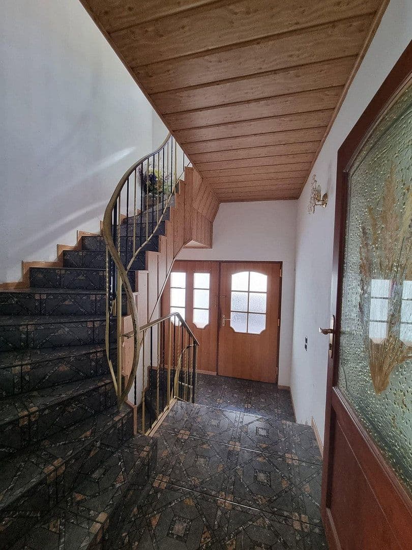 Prodej domu 187 m², pozemek 250 m², Elisabethenstraße 7, Bürstadt, Hessen Prodej domu 187 m², pozemek 250 m², Elisabethenstraße 7, Bürstadt, Hessen