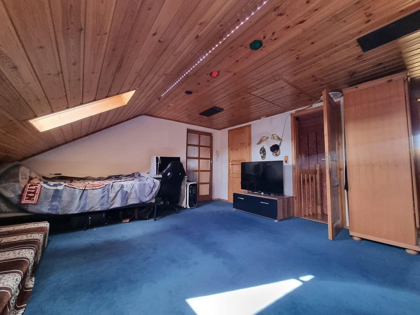 Prodej domu 187 m², pozemek 250 m², Elisabethenstraße 7, Bürstadt, Hessen Prodej domu 187 m², pozemek 250 m², Elisabethenstraße 7, Bürstadt, Hessen