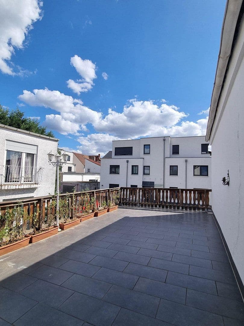 Prodej domu 187 m², pozemek 250 m², Elisabethenstraße 7, Bürstadt, Hessen Prodej domu 187 m², pozemek 250 m², Elisabethenstraße 7, Bürstadt, Hessen