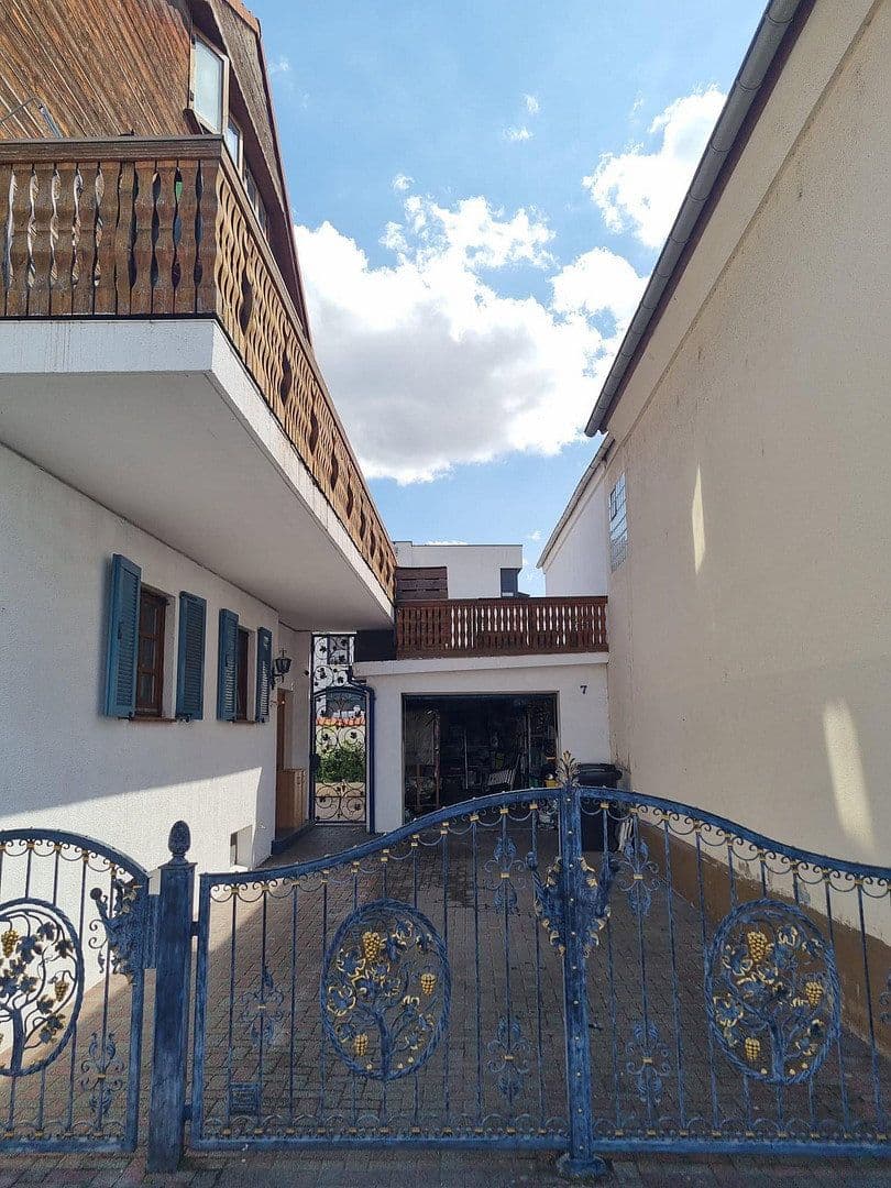 Prodej domu 187 m², pozemek 250 m², Elisabethenstraße 7, Bürstadt, Hessen Prodej domu 187 m², pozemek 250 m², Elisabethenstraße 7, Bürstadt, Hessen