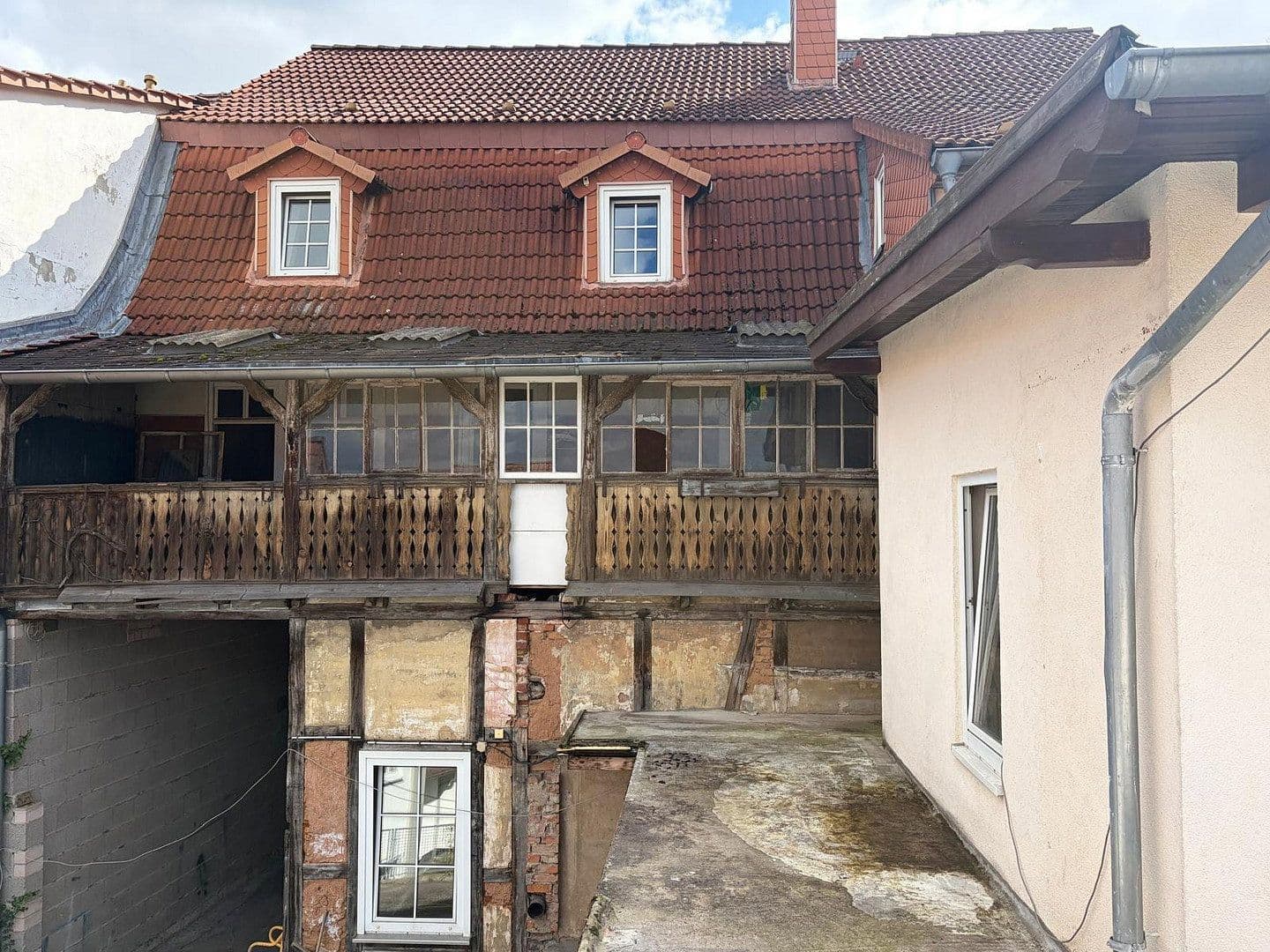 Prodej domu 354 m², pozemek 429 m², Lutherstrasse 3, Werra-Suhl-Tal, Durynsko Prodej domu 354 m², pozemek 429 m², Lutherstrasse 3, Werra-Suhl-Tal, Durynsko