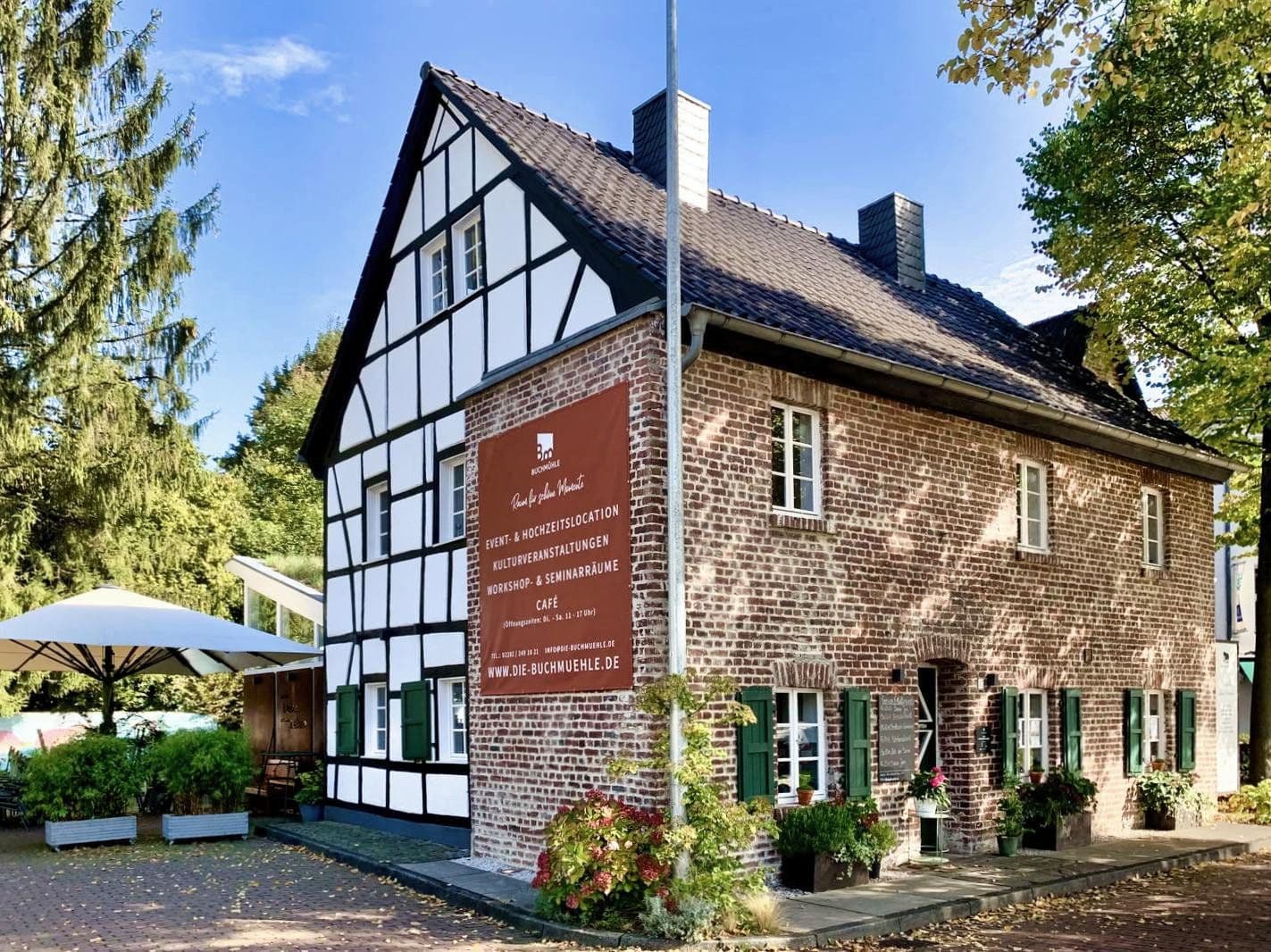 Prodej nebytového prostoru 388 m², Bergisch Gladbach, Severní Porýní-Vestfálsko Prodej nebytového prostoru 388 m², Bergisch Gladbach, Severní Porýní-Vestfálsko