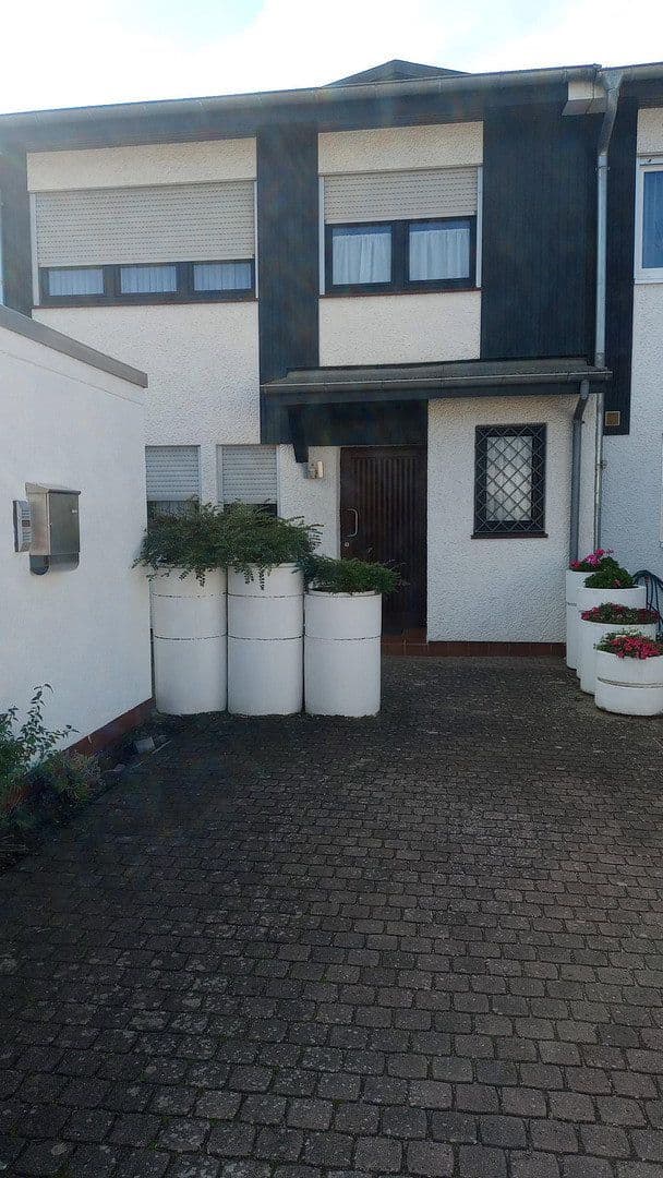 Prodej domu 117 m², pozemek 195 m², Am Felsenkeller 13, Griesheim, Hessen Prodej domu 117 m², pozemek 195 m², Am Felsenkeller 13, Griesheim, Hessen