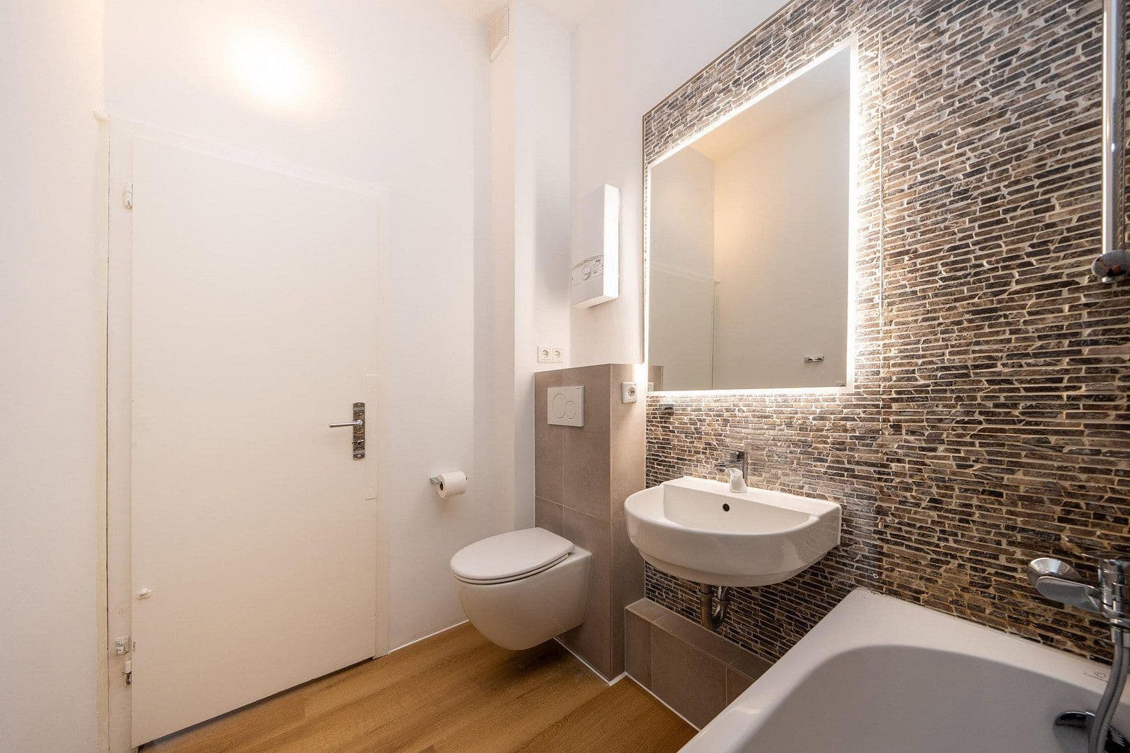 Pronájem bytu 3+1 71 m², Jungstraße 10, Wuppertal, Severní Porýní-Vestfálsko Pronájem bytu 3+1 71 m², Jungstraße 10, Wuppertal, Severní Porýní-Vestfálsko